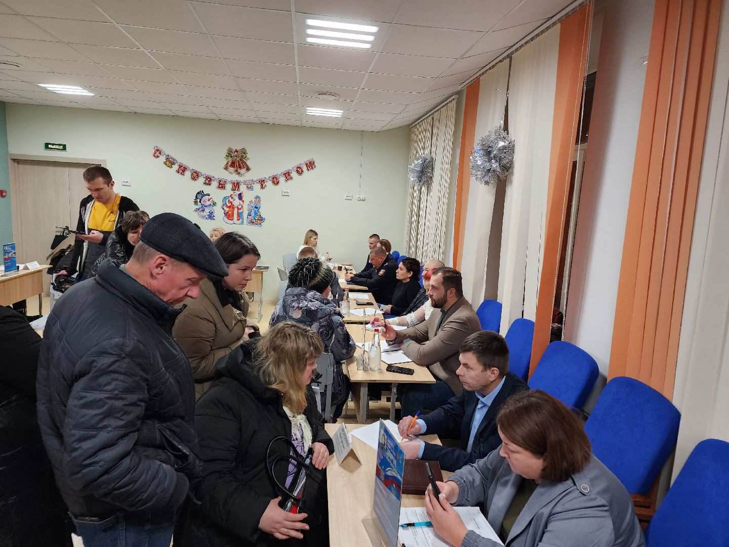 Чехов, выездная администрация, встреча с жителями, обращения граждан, деревня Ходаево, поселок Столбовая, энергоснабжение, отключение электричества, перепады напряжения, Россети, программа модернизации электросетей,