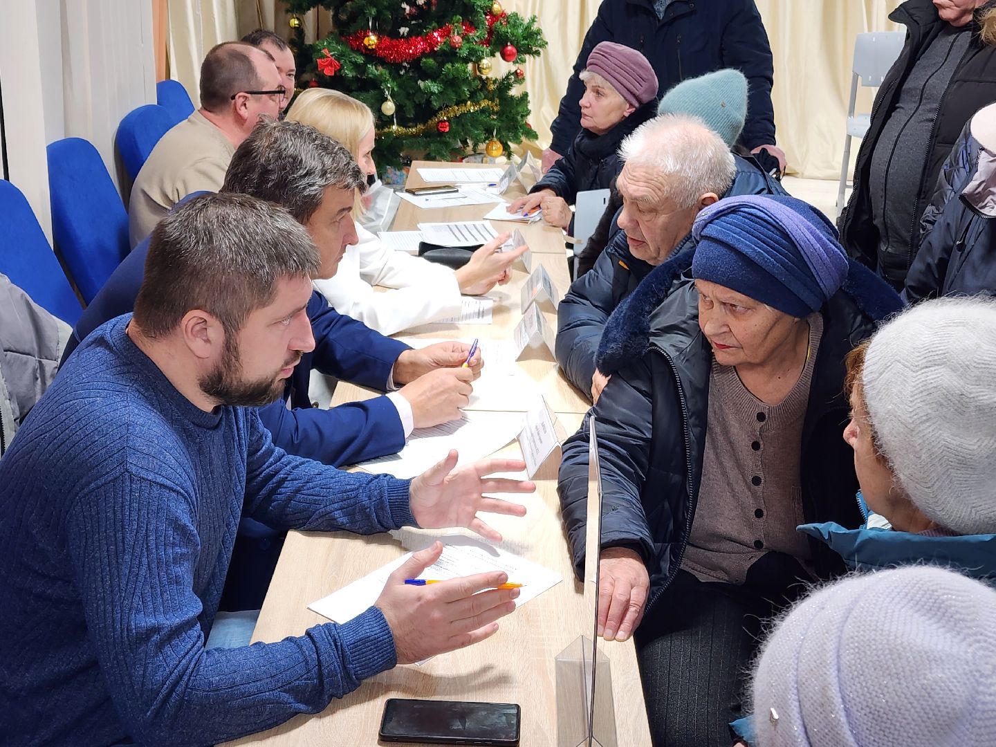 Чехов, выездная администрация, встреча с жителями, обращения граждан, деревня Ходаево, поселок Столбовая, энергоснабжение, отключение электричества, перепады напряжения, Россети, программа модернизации электросетей,