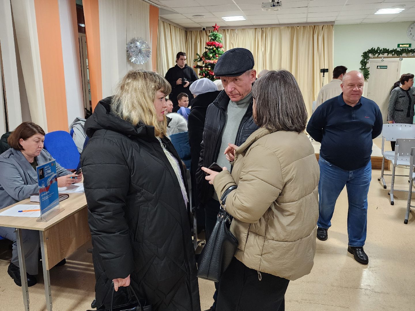 Чехов, выездная администрация, встреча с жителями, обращения граждан, деревня Ходаево, поселок Столбовая, энергоснабжение, отключение электричества, перепады напряжения, Россети, программа модернизации электросетей,