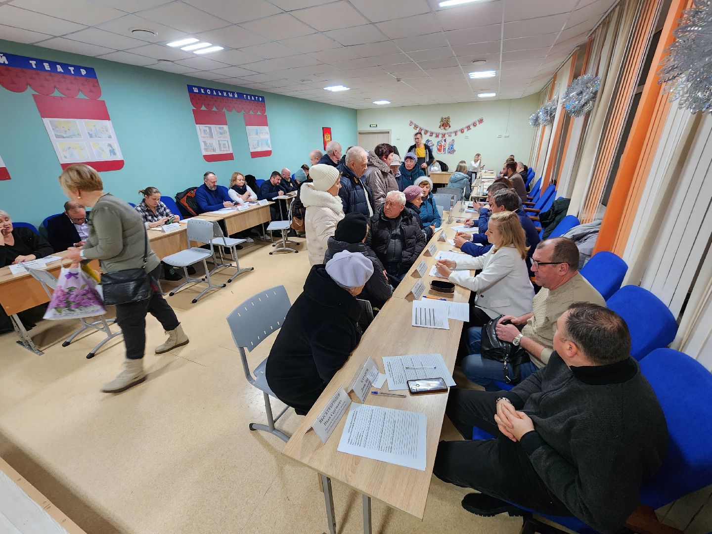 Чехов, выездная администрация, встреча с жителями, обращения граждан, деревня Ходаево, поселок Столбовая, энергоснабжение, отключение электричества, перепады напряжения, Россети, программа модернизации электросетей,