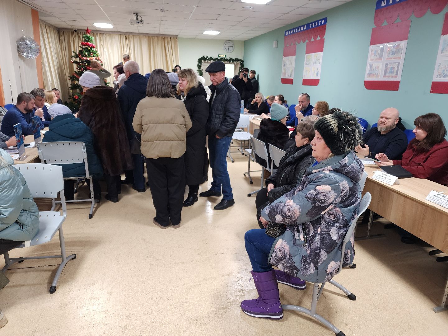 Чехов, выездная администрация, встреча с жителями, обращения граждан, деревня Ходаево, поселок Столбовая, энергоснабжение, отключение электричества, перепады напряжения, Россети, программа модернизации электросетей,