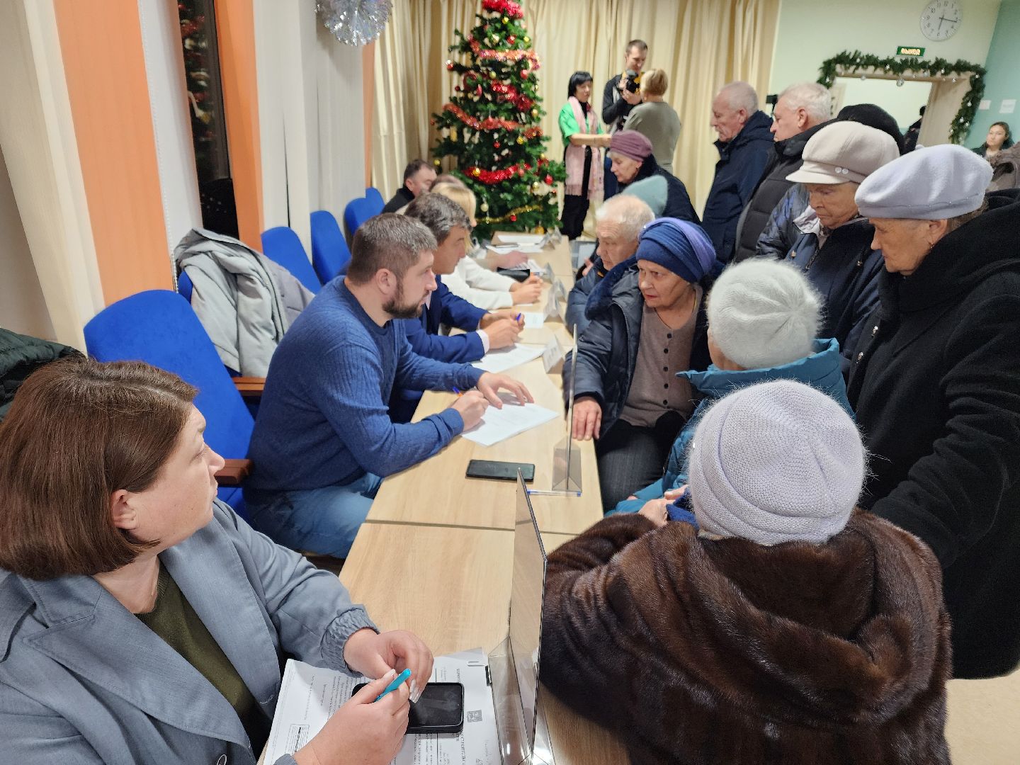 Чехов, выездная администрация, встреча с жителями, обращения граждан, деревня Ходаево, поселок Столбовая, энергоснабжение, отключение электричества, перепады напряжения, Россети, программа модернизации электросетей,