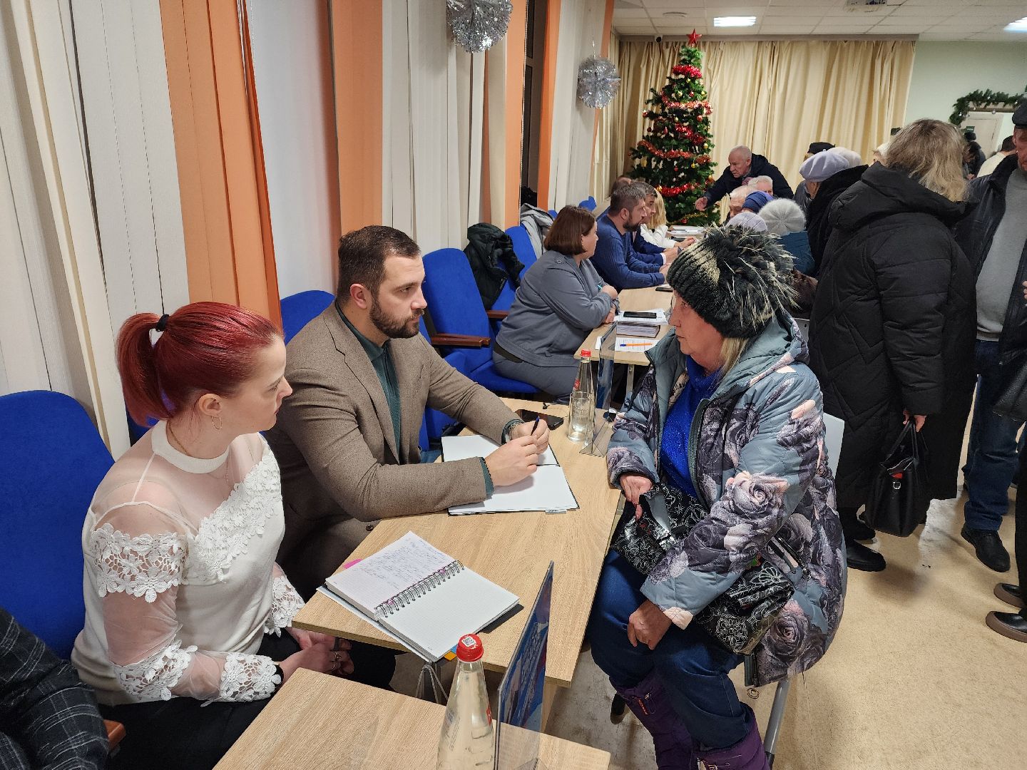 Чехов, выездная администрация, встреча с жителями, обращения граждан, деревня Ходаево, поселок Столбовая, энергоснабжение, отключение электричества, перепады напряжения, Россети, программа модернизации электросетей,