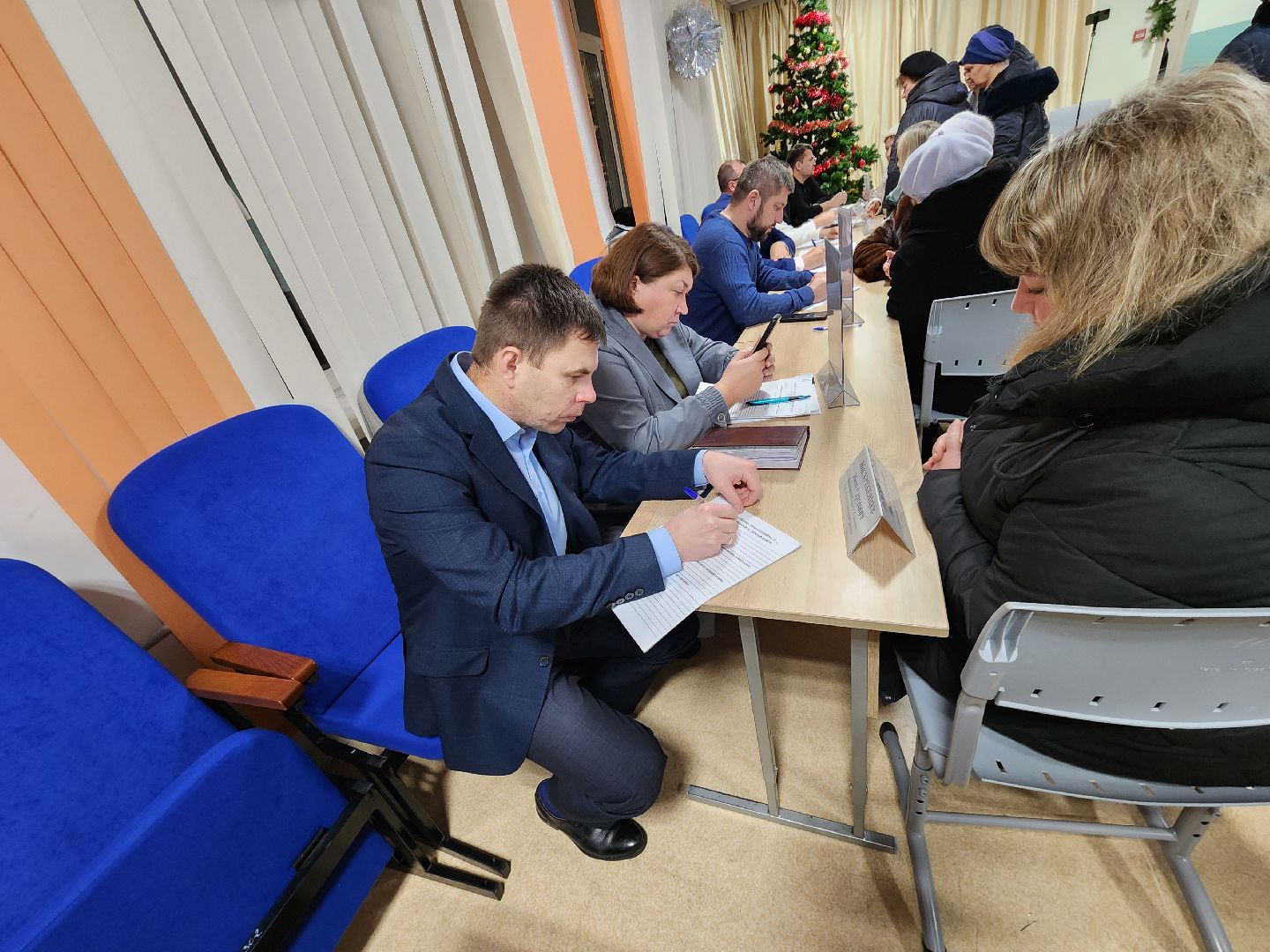 Чехов, выездная администрация, встреча с жителями, обращения граждан, деревня Ходаево, поселок Столбовая, энергоснабжение, отключение электричества, перепады напряжения, Россети, программа модернизации электросетей,