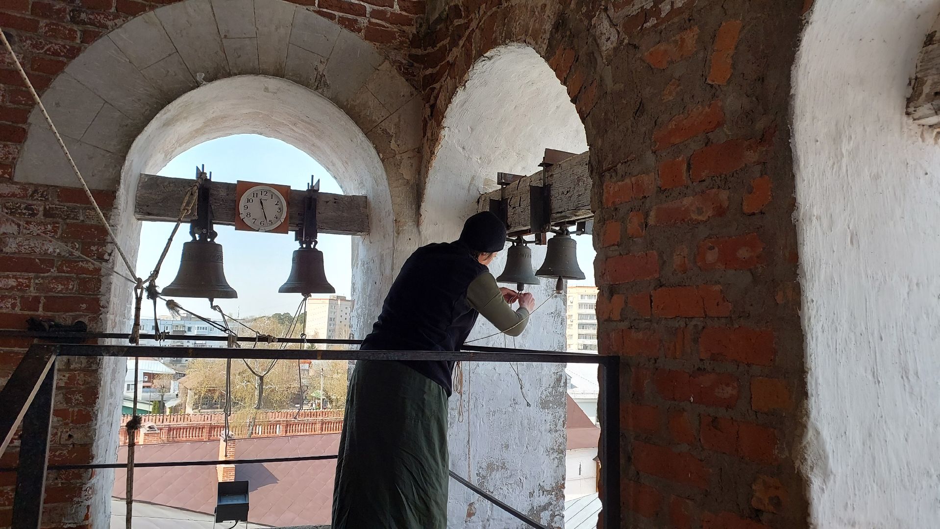 серпухов, введенский монастырь, женский монастырь, пасха, колокола, колокольный звон, туризм, звонарь,