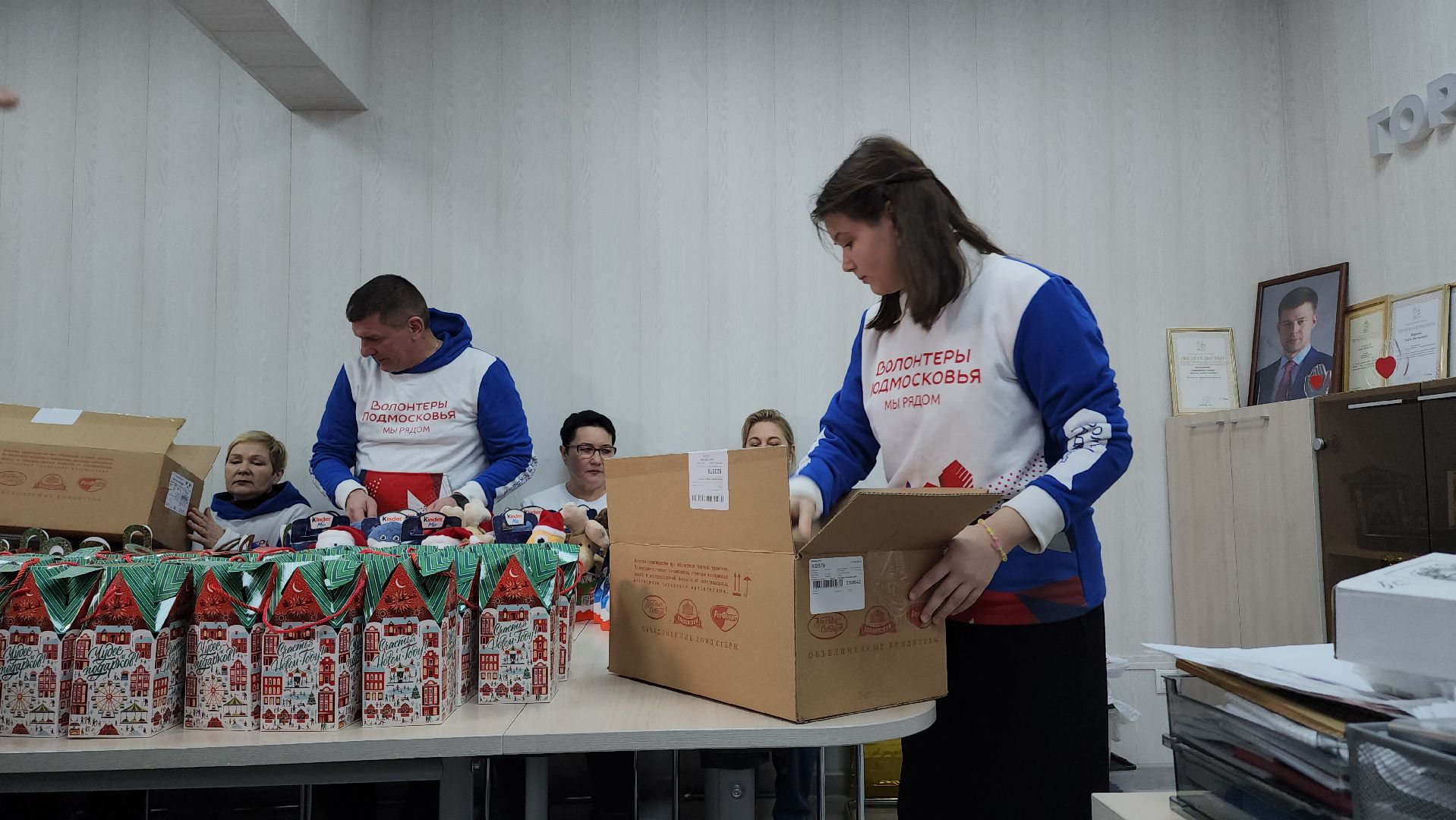 гуманитарная помощь, донбасс, дети донбасса, новый год, подарки, сладкие подарки, подарки на новый год,