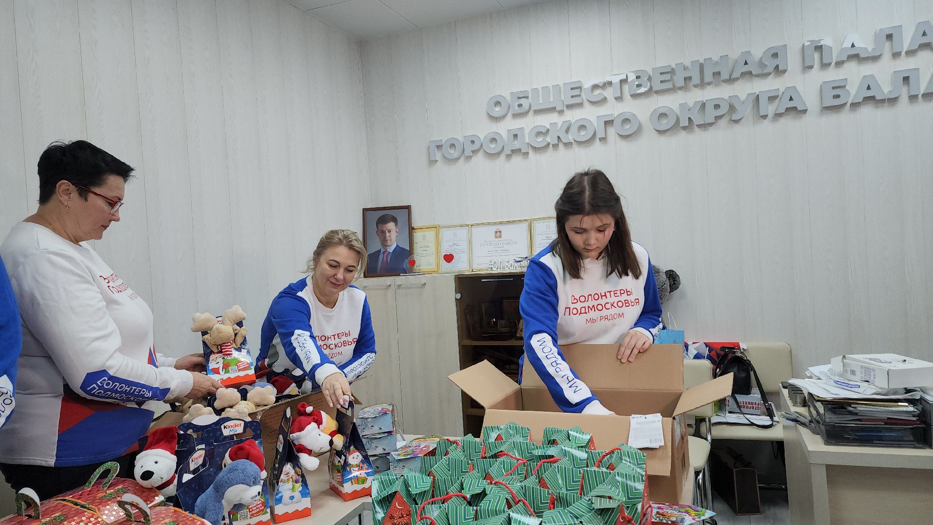 гуманитарная помощь, донбасс, дети донбасса, новый год, подарки, сладкие подарки, подарки на новый год,