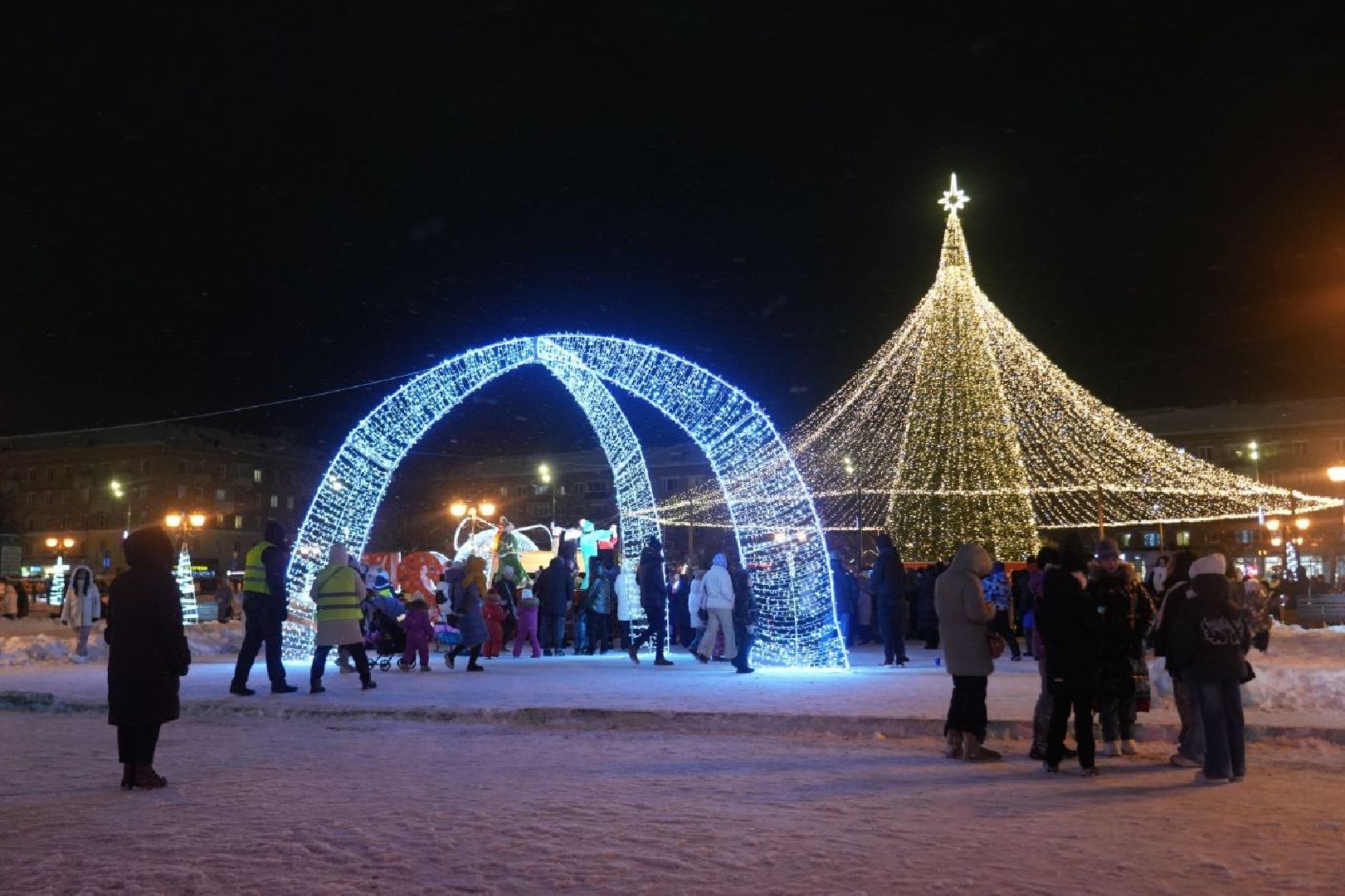 Новый год, Зима в Подмосковье, Сергиев Посад, Праздник, Елка, Сергиево-Посадский городской округ, вертикалки,
