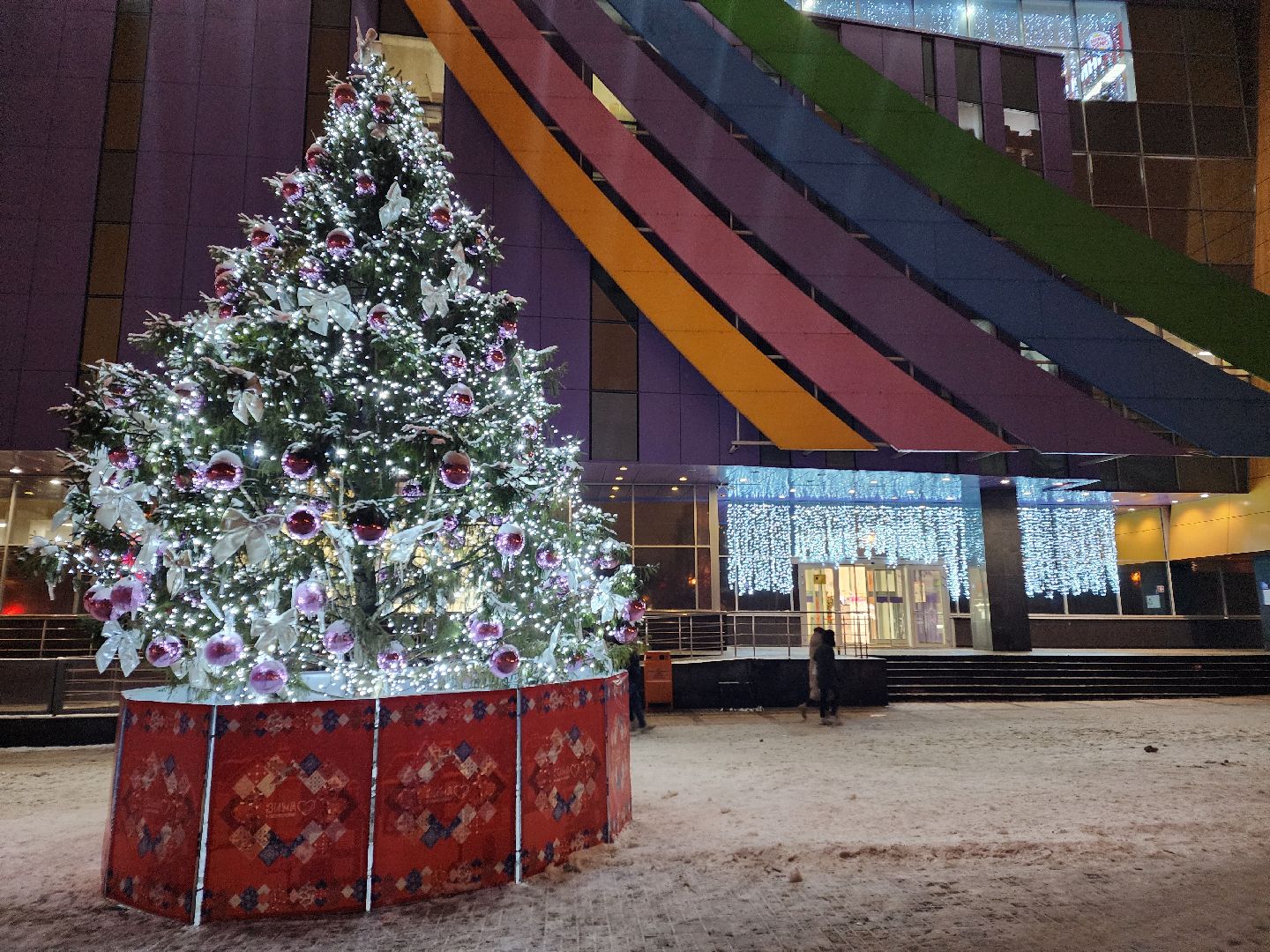 Чехов, торговый центр Карнавал, новогодняя елка, праздничная иллюминация, подготовка к Новому году, проект губернатора московской области, зима в подмосковье, вертикалки,