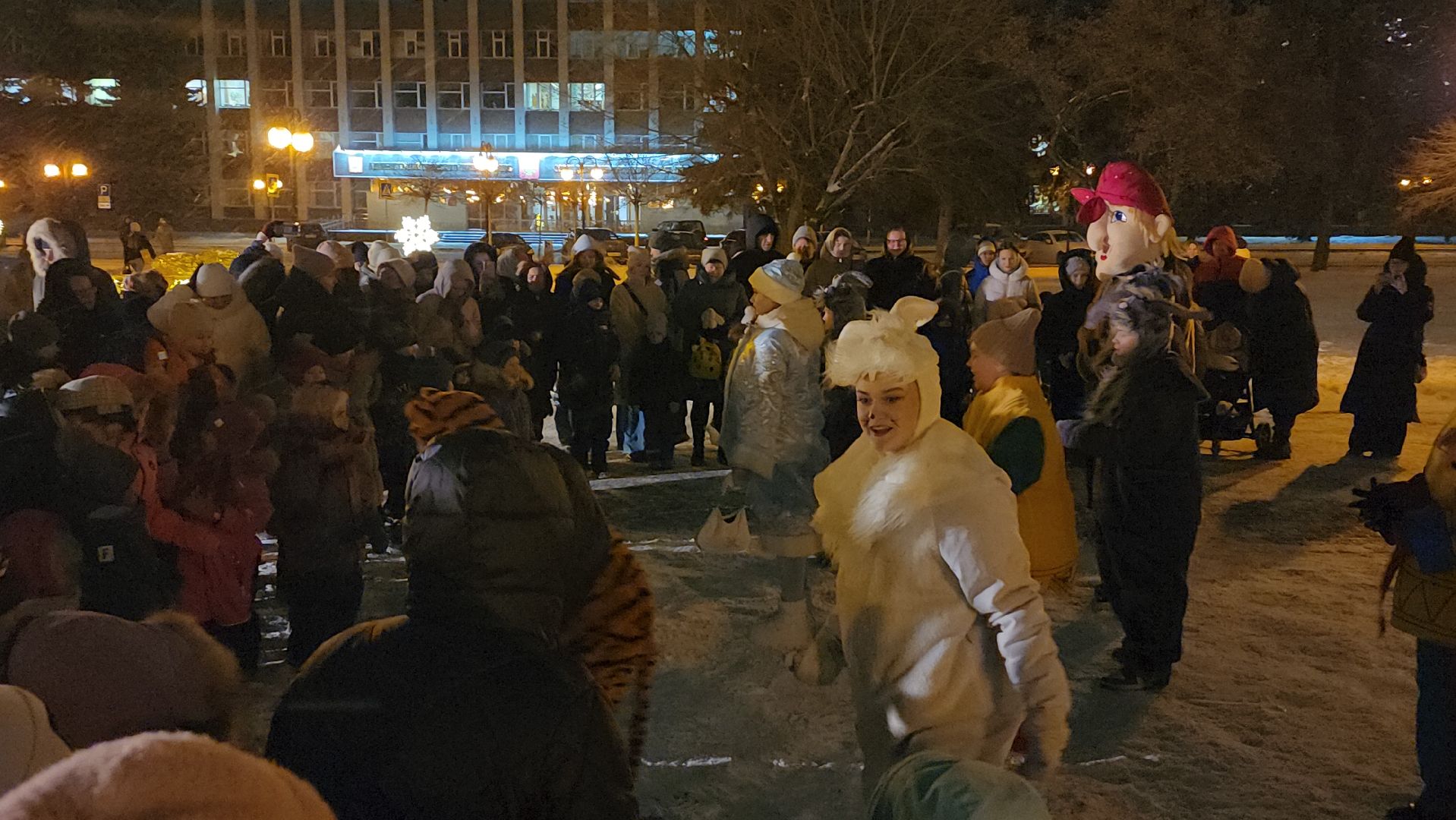 серпухов, новый год, новогодняя елка, площадь владимира храброго, дед мороз, вертикалки,