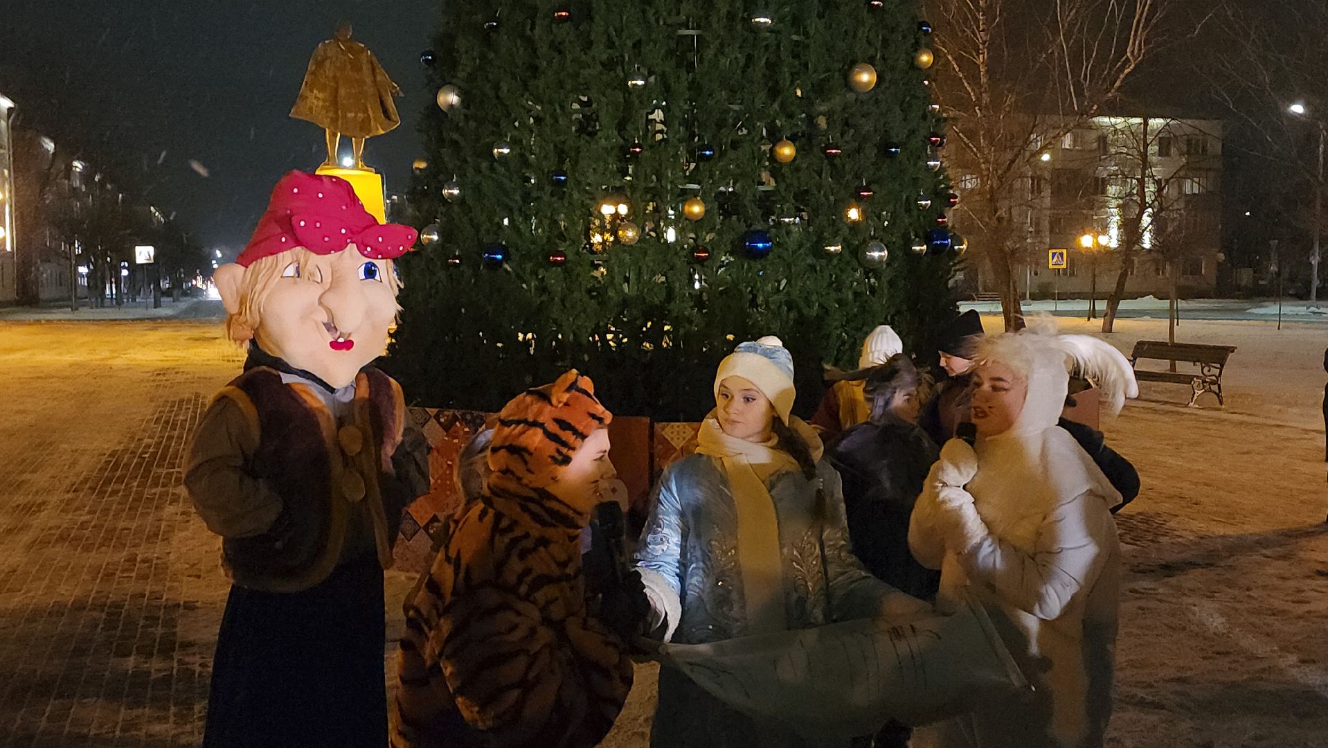 серпухов, новый год, новогодняя елка, площадь владимира храброго, дед мороз, вертикалки,