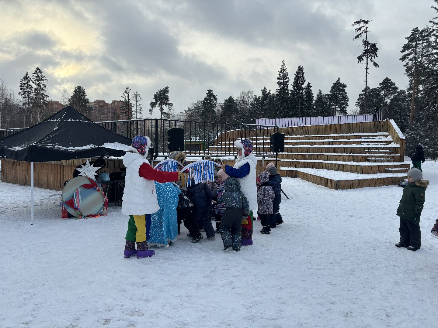 интерактивная игра, дети, танцы, танцы в парке,