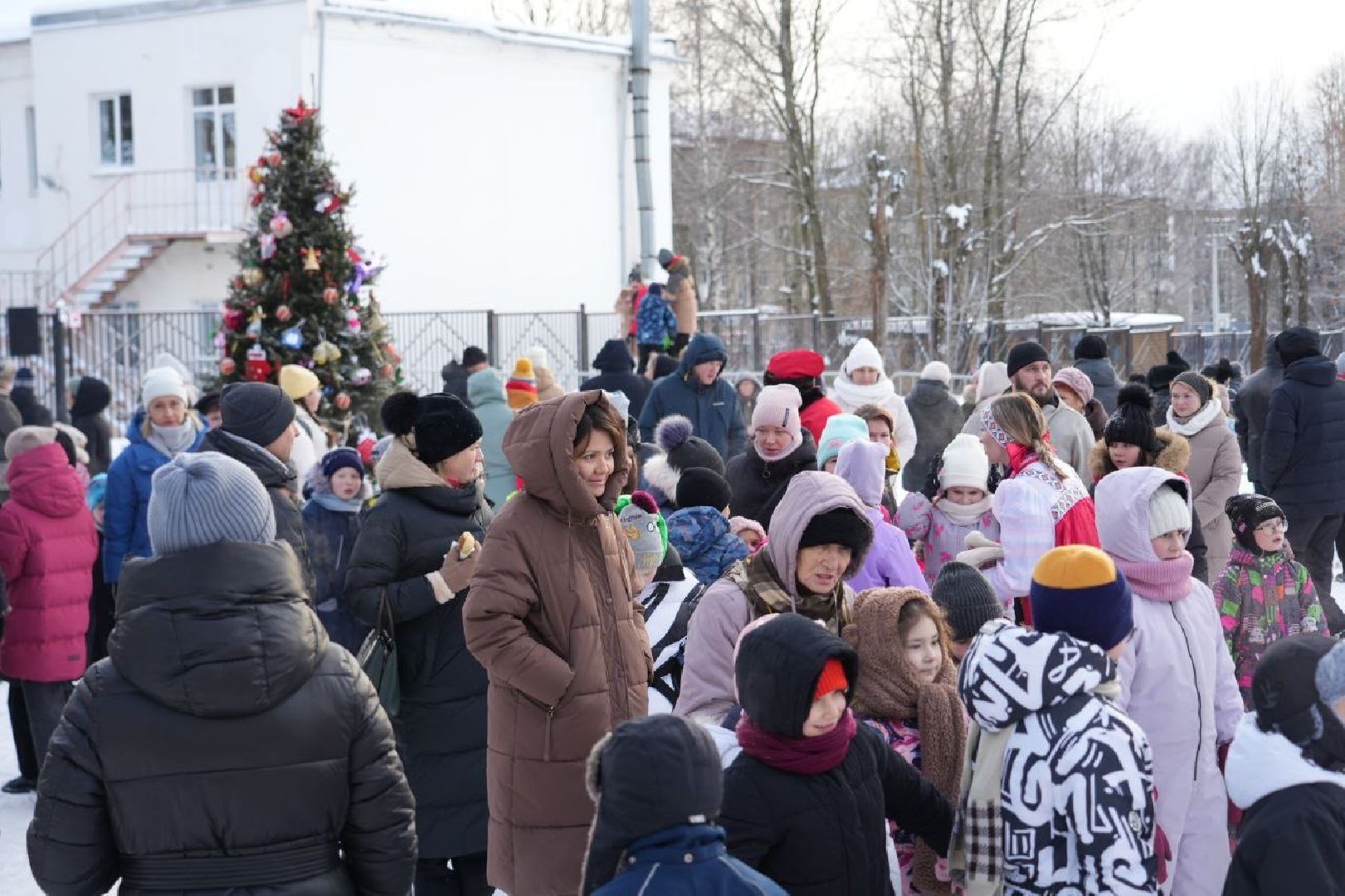 Новый год, Зажжение огней на елке, Зима в Подмосковье, Сергиев Посад, Сергиево-Посадский городской округ, Праздник, вертикалки,