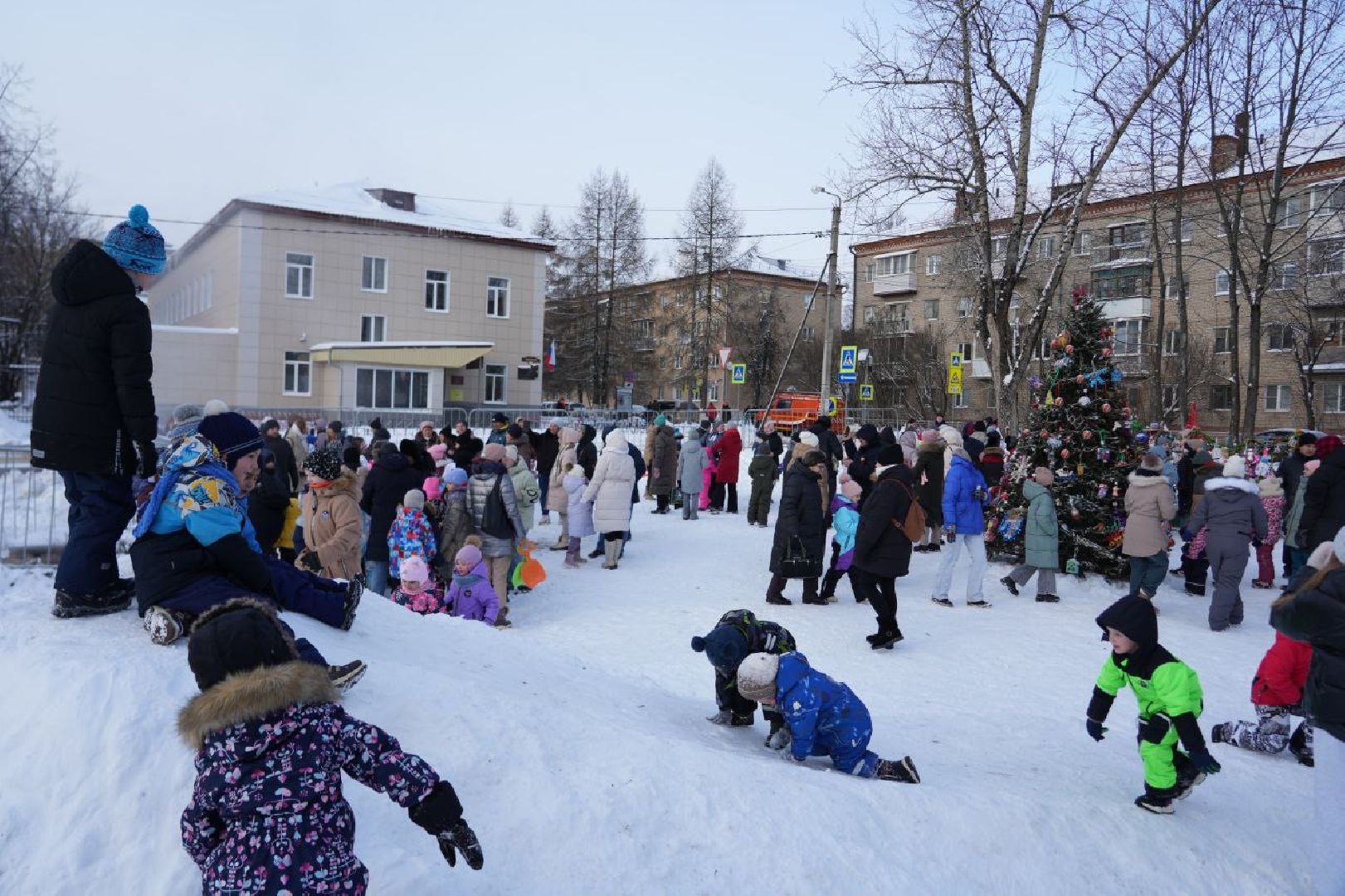 Новый год, Зажжение огней на елке, Зима в Подмосковье, Сергиев Посад, Сергиево-Посадский городской округ, Праздник, вертикалки,