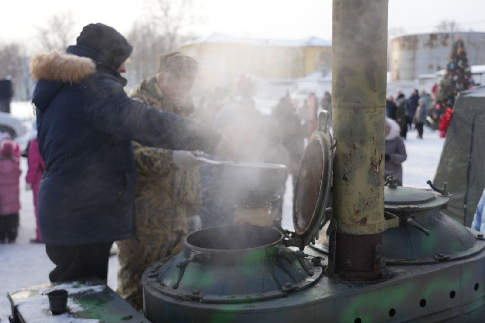 Новый год, Зима в Подмосковье, Сергиев Посад, Сергиево-Посадский городской округ, Зажжение огней на елке, Праздник, вертикалки,