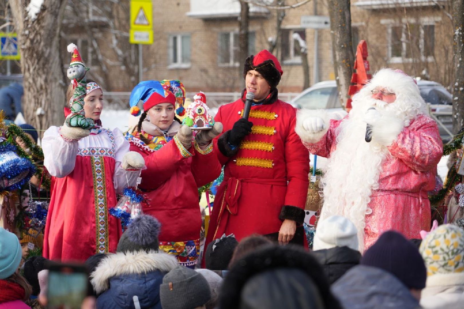 Зима в Подмосковье, Новый год, Зажжение огней на елке, Сергиев Посад, Сергиево-Посадский городской округ, вертикалки,