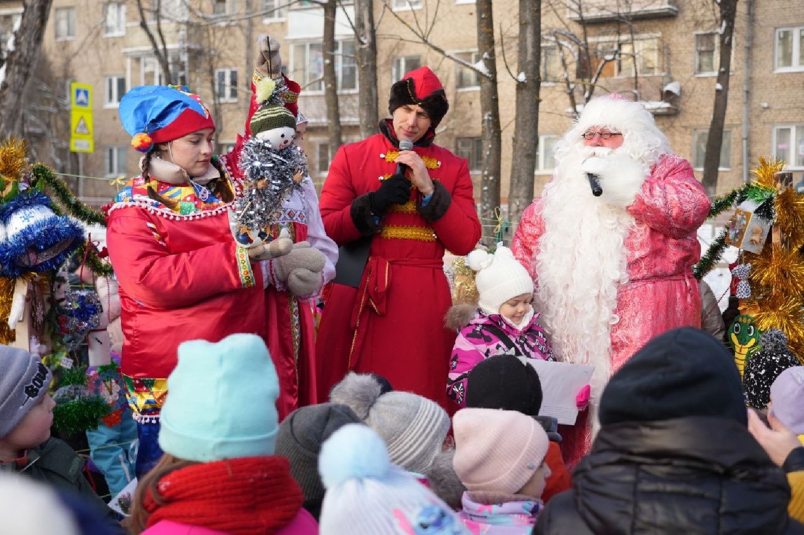 Зима в Подмосковье, Новый год, Зажжение огней на елке, Сергиев Посад, Сергиево-Посадский городской округ, вертикалки,