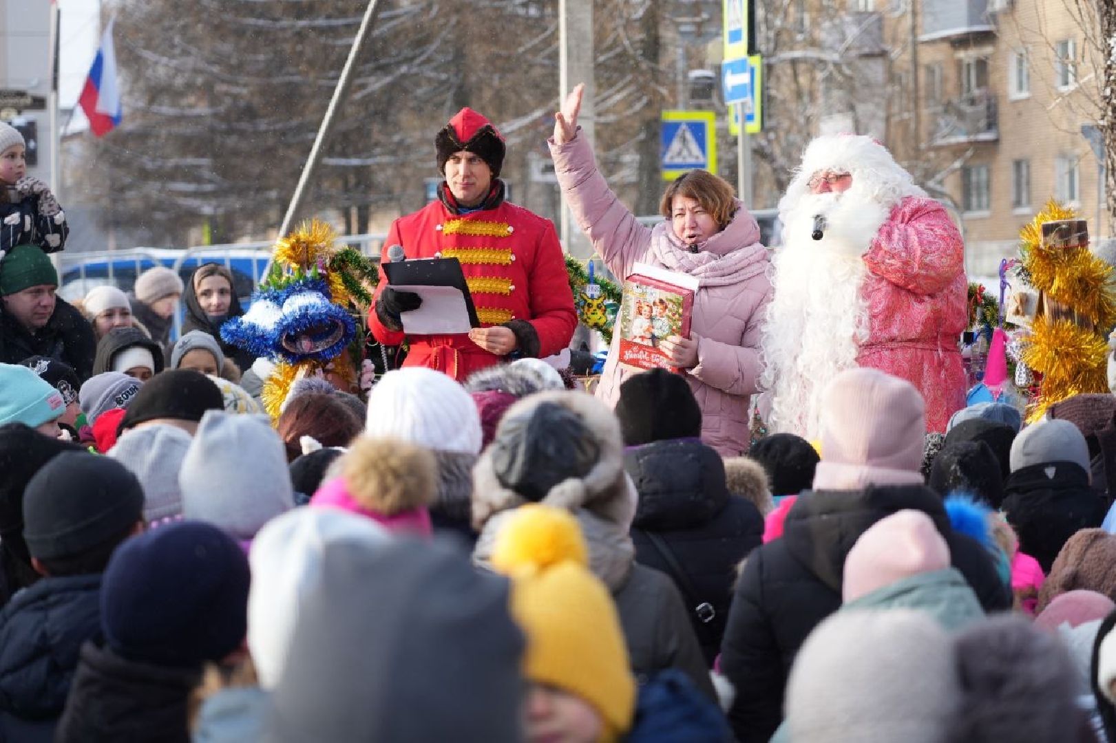 Зима в Подмосковье, Новый год, Зажжение огней на елке, Сергиев Посад, Сергиево-Посадский городской округ, вертикалки,