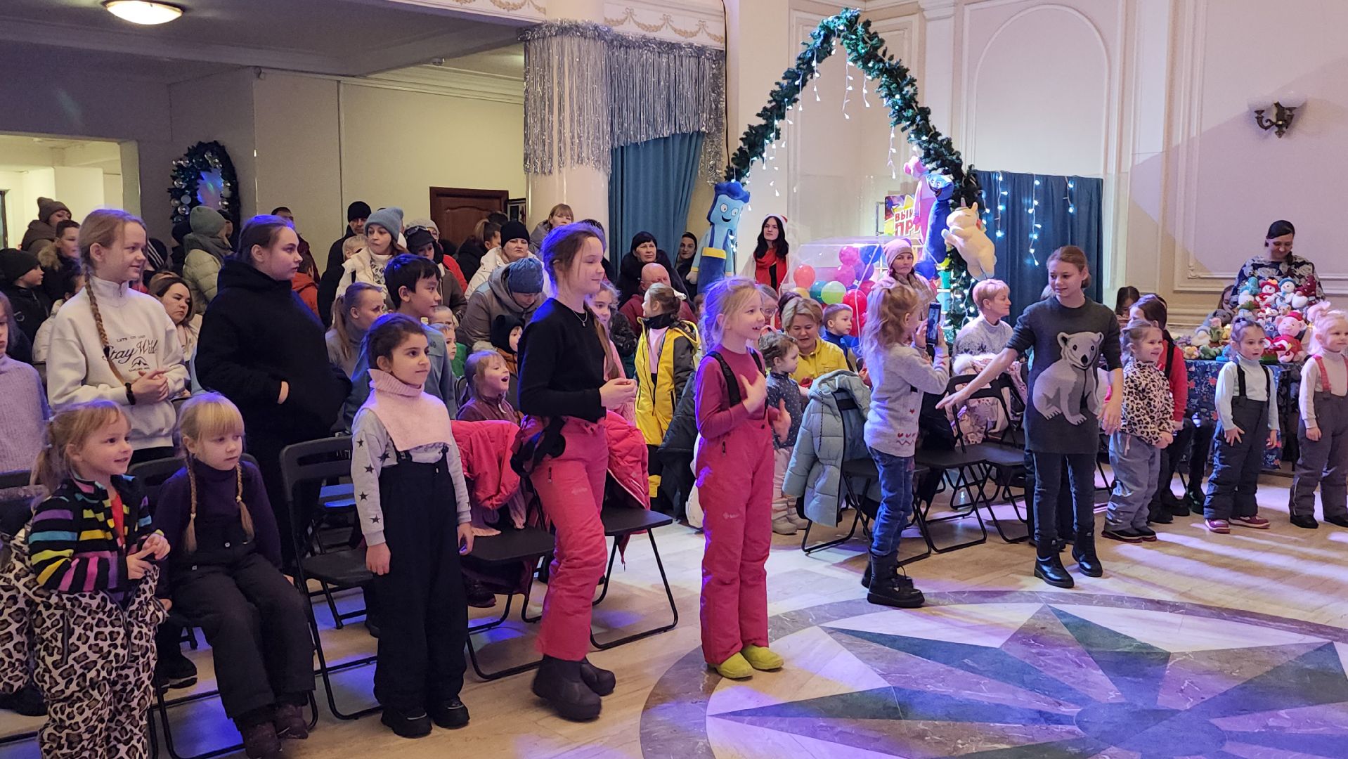 серпухов, дворец торжеств центральный, резиденция деда мороза, новый год, елочка зажгись, вертикалки,