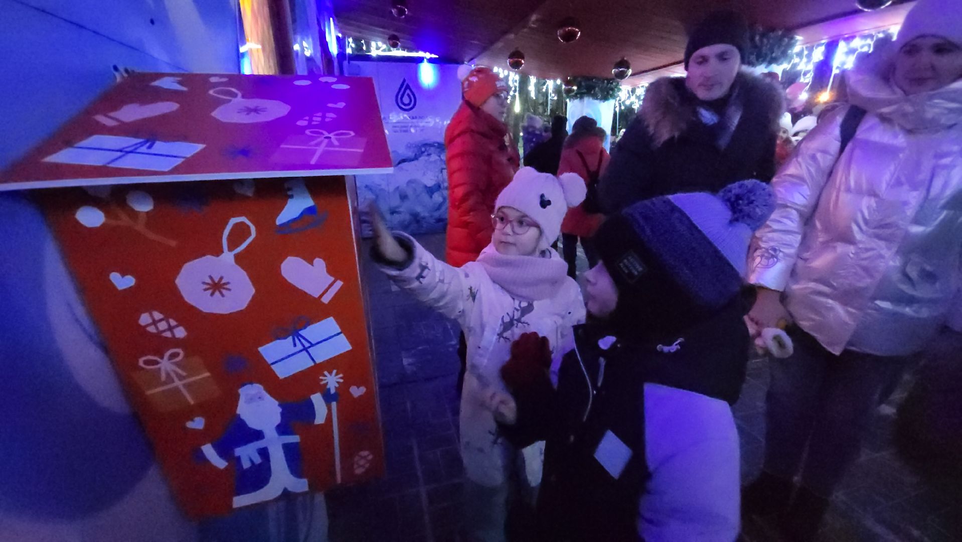 резиденция деда мороза, парки красногорска, зима в подмосковье,