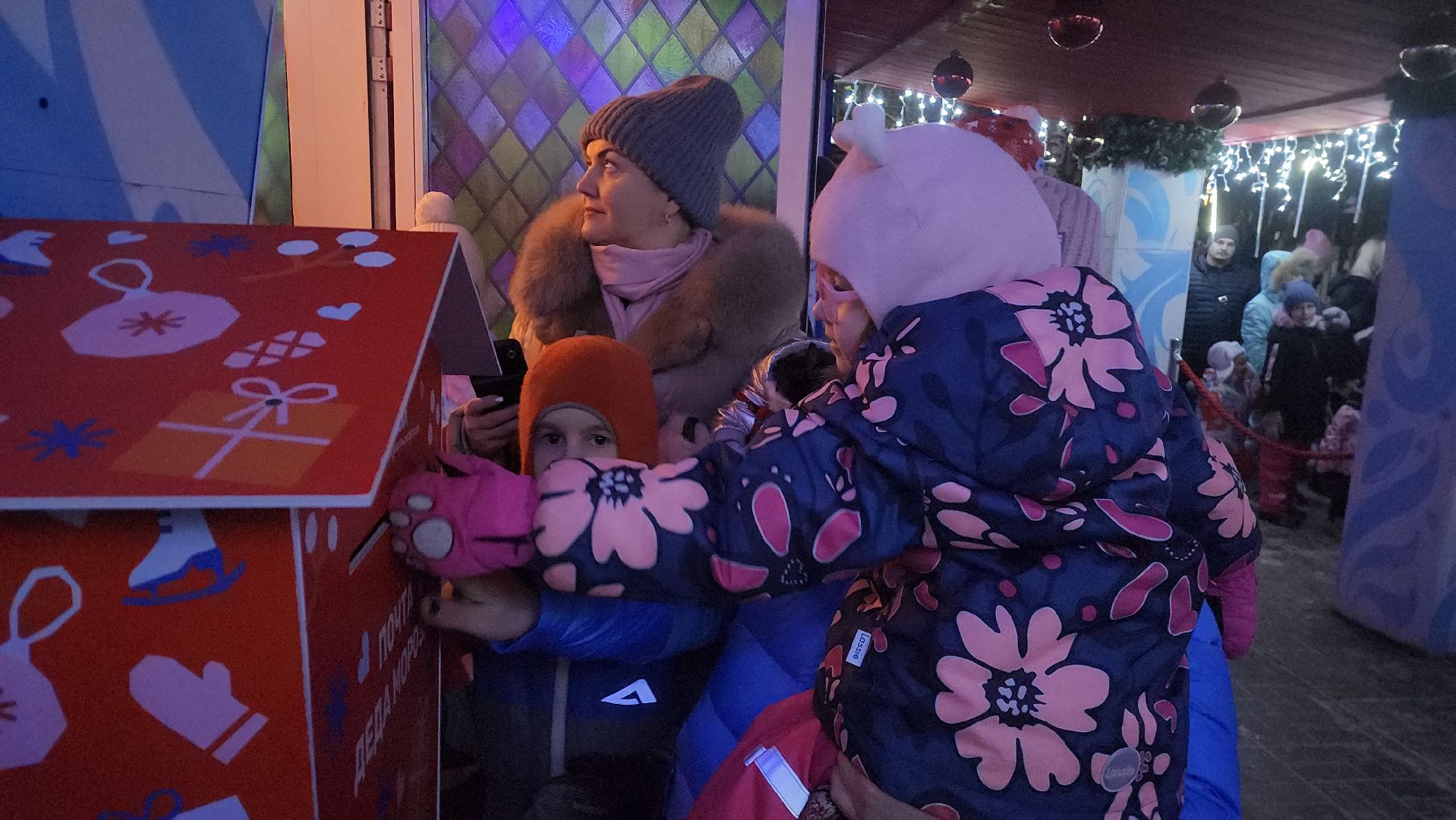 резиденция деда мороза, парки красногорска, зима в подмосковье,