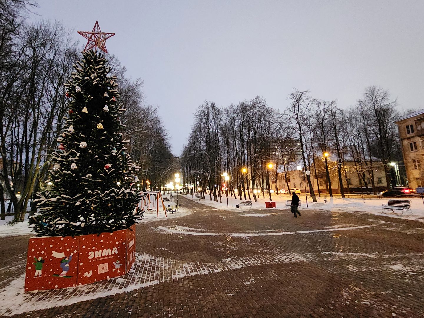 Чехов, сквер Ветеранов, новогодняя елка, подготовка к Новому году, проект губернатора московской области, Зима в Подмосковье, благоустройство, формирование комфортной городской среды, вертикалки,