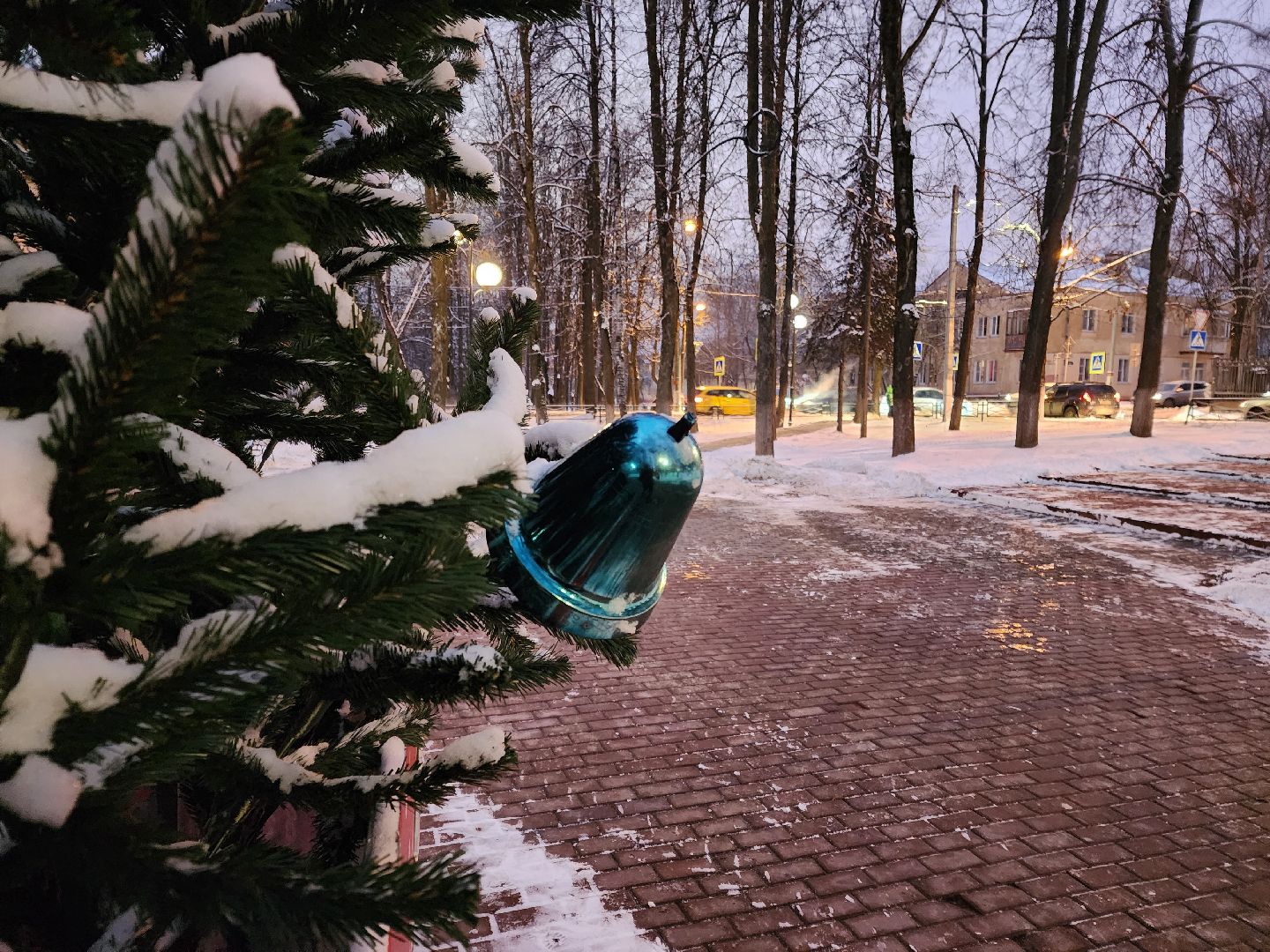 Чехов, сквер Ветеранов, новогодняя елка, подготовка к Новому году, проект губернатора московской области, Зима в Подмосковье, благоустройство, формирование комфортной городской среды, вертикалки,