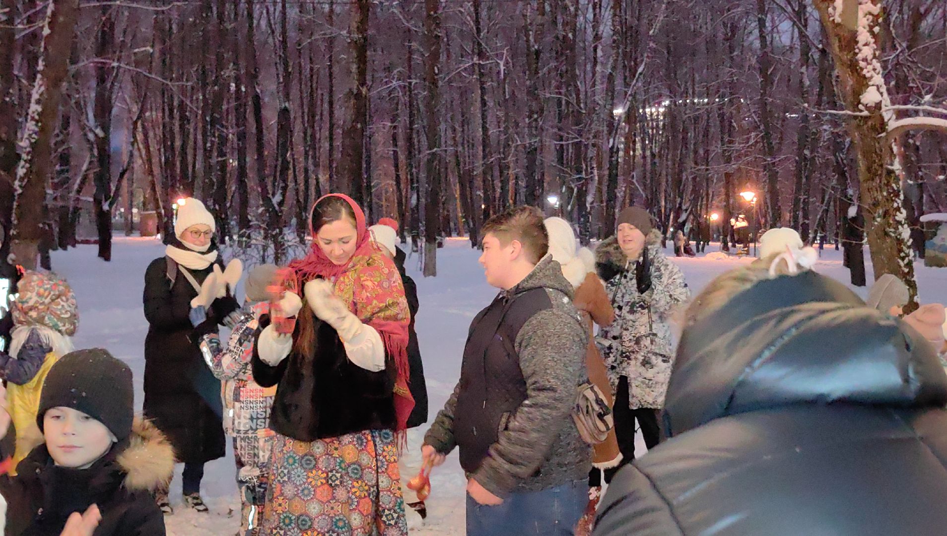 парк, баранки, чай, конкурсы, гармонь, вертикалки