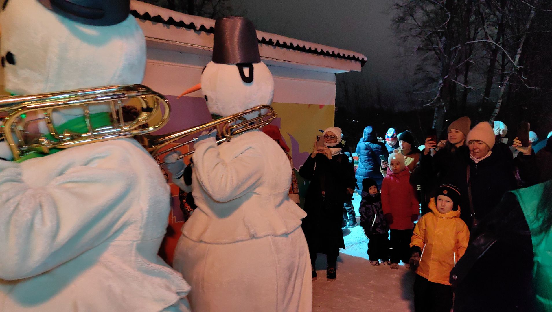 оркестр снеговиков, статуэтки, ярмарка вакансий, новогодние игрушки, вертикалки