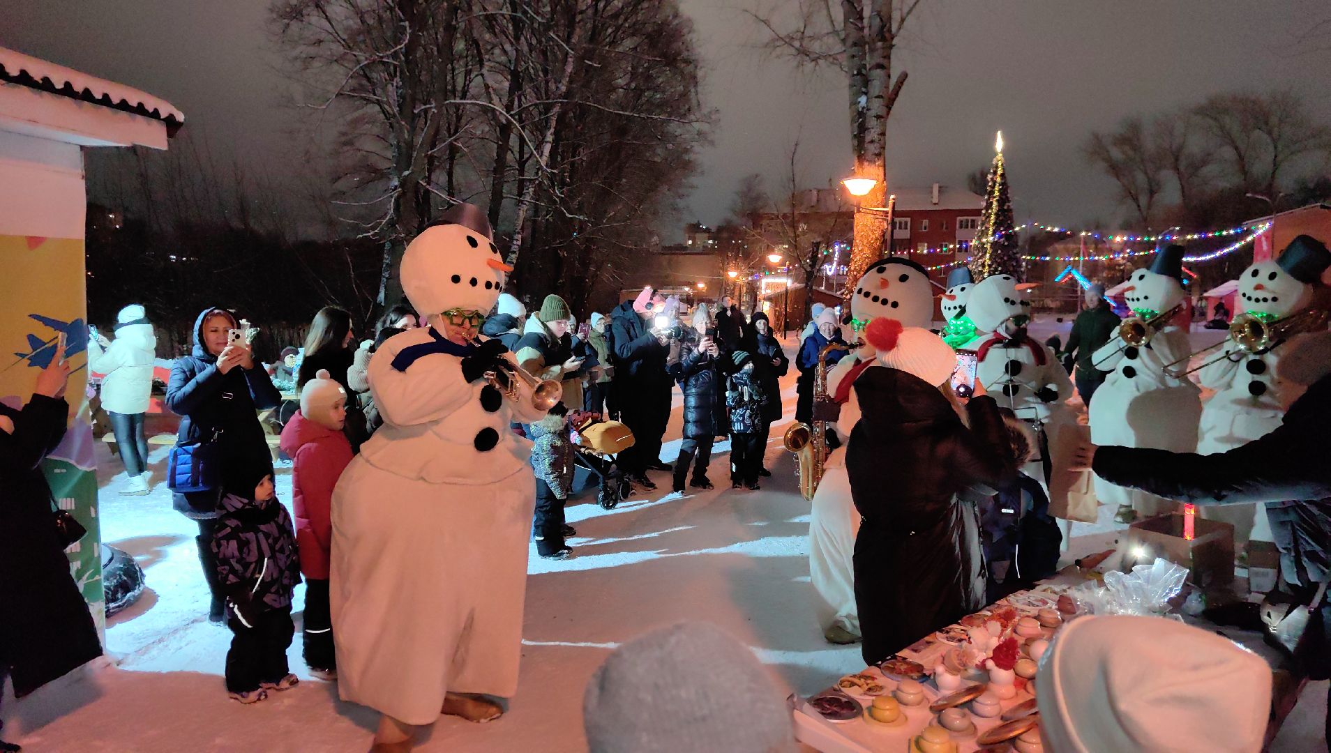 оркестр снеговиков, статуэтки, ярмарка вакансий, новогодние игрушки, вертикалки