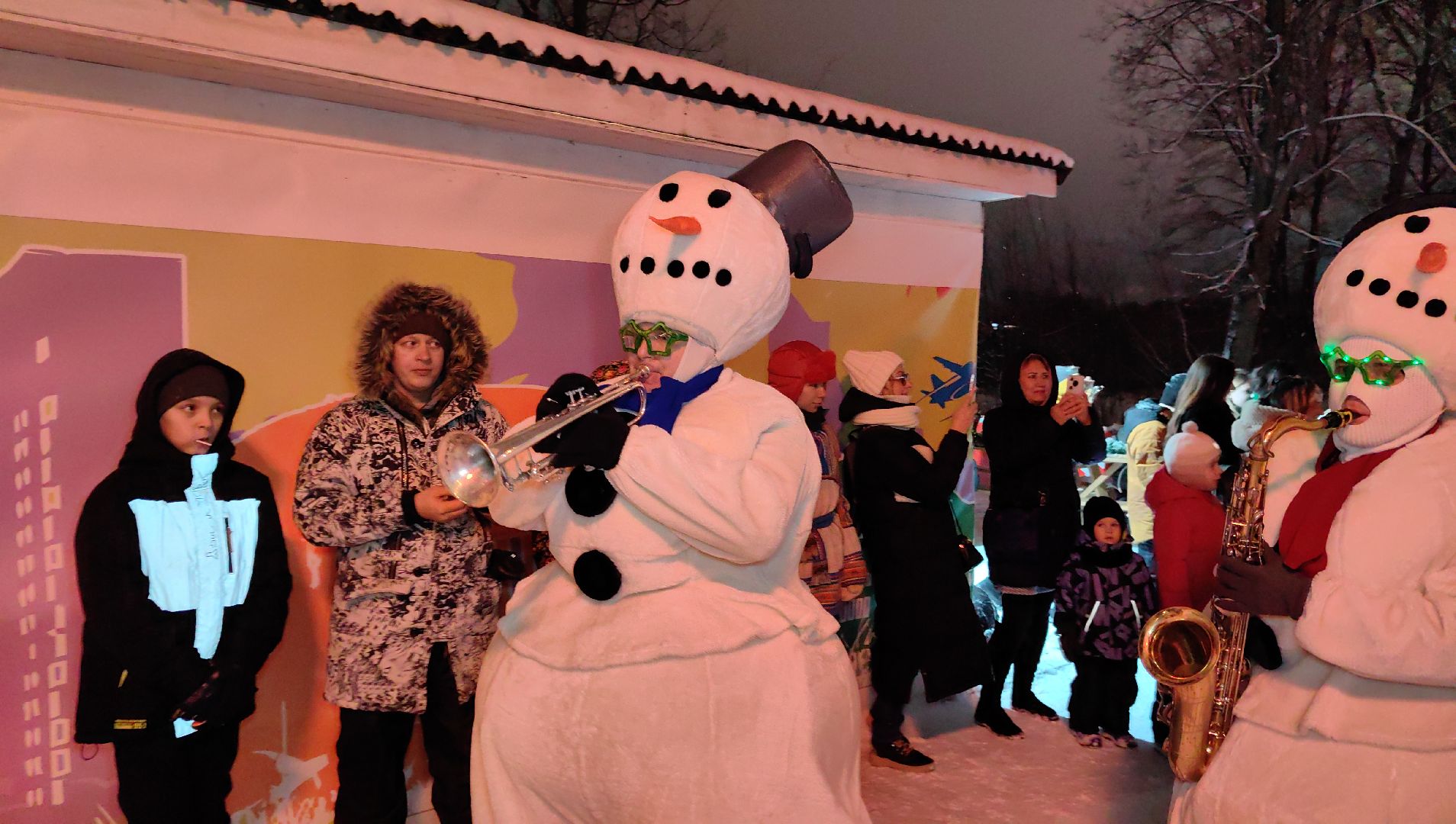 оркестр снеговиков, статуэтки, ярмарка вакансий, новогодние игрушки, вертикалки