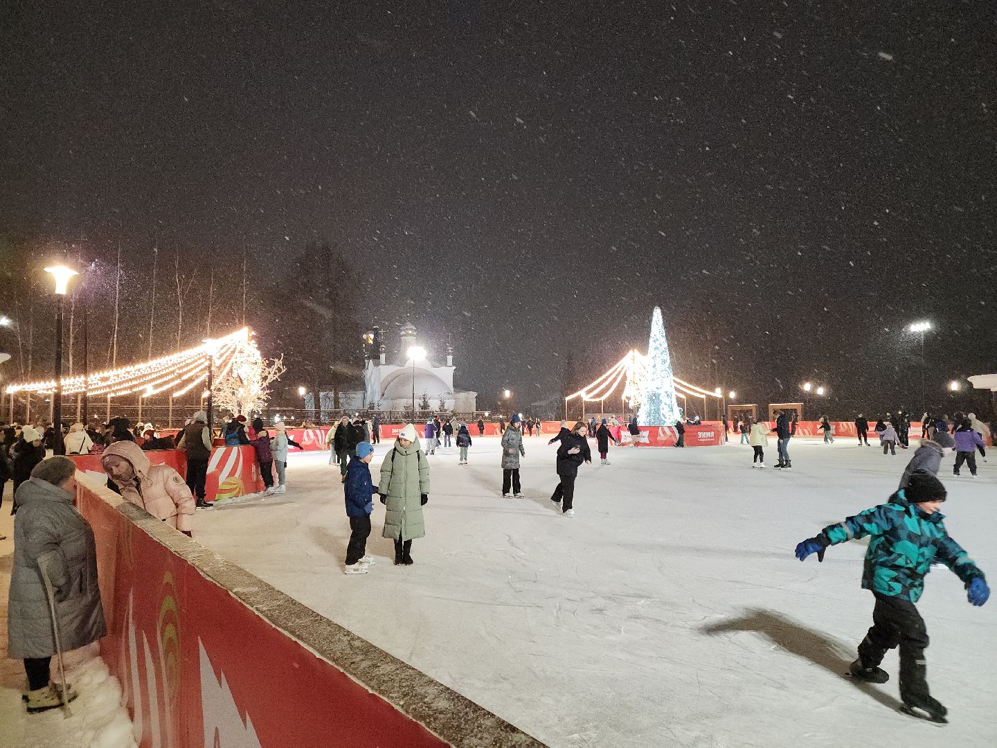 подольск, парк имени талалихина, новогоднее украшение, зима в подмосковье, вертикалка,