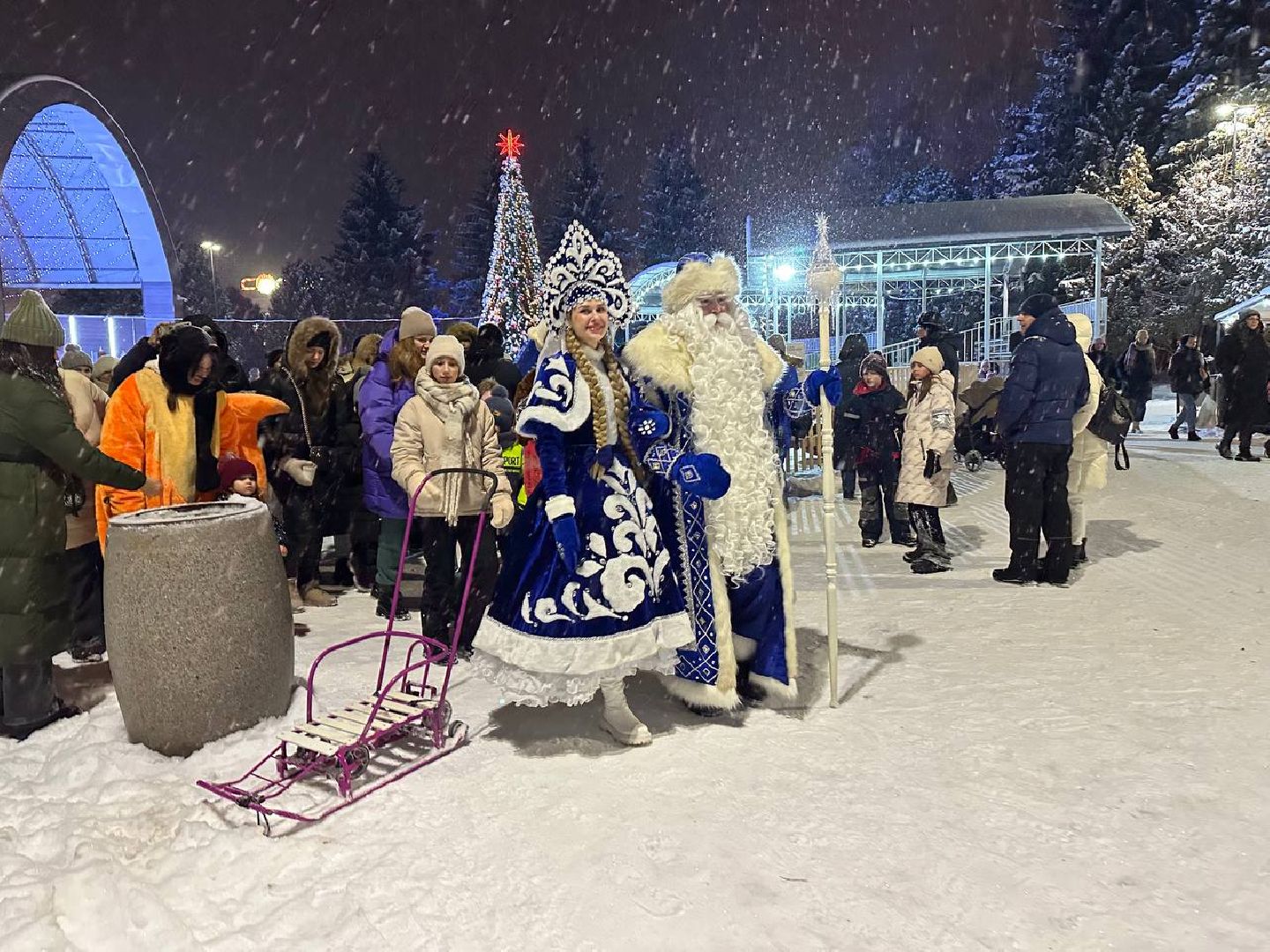 парки, парки домодедово, дед мороз и снегурочка,