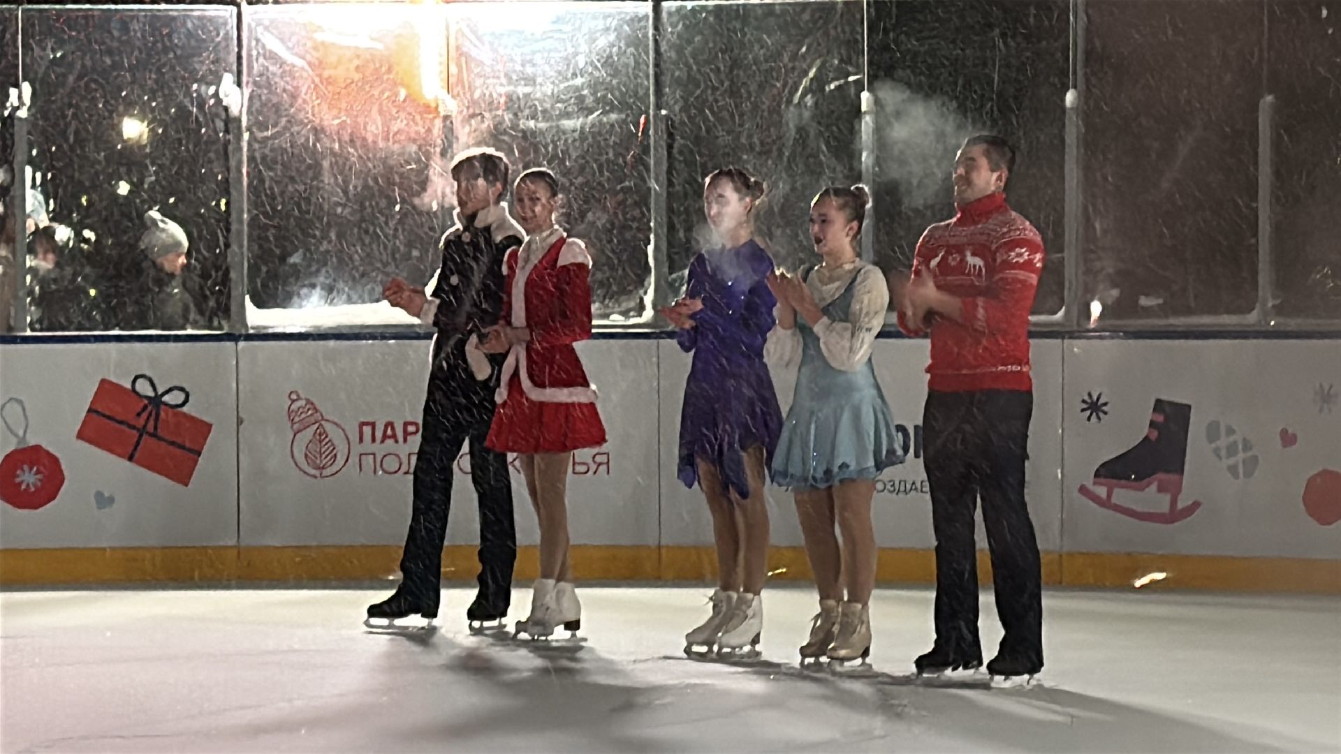 одинцовский парк культуры спорта и отдыха, ледовое шоу, зима в Подмосковье, вертикалка, вертикальное видео,
