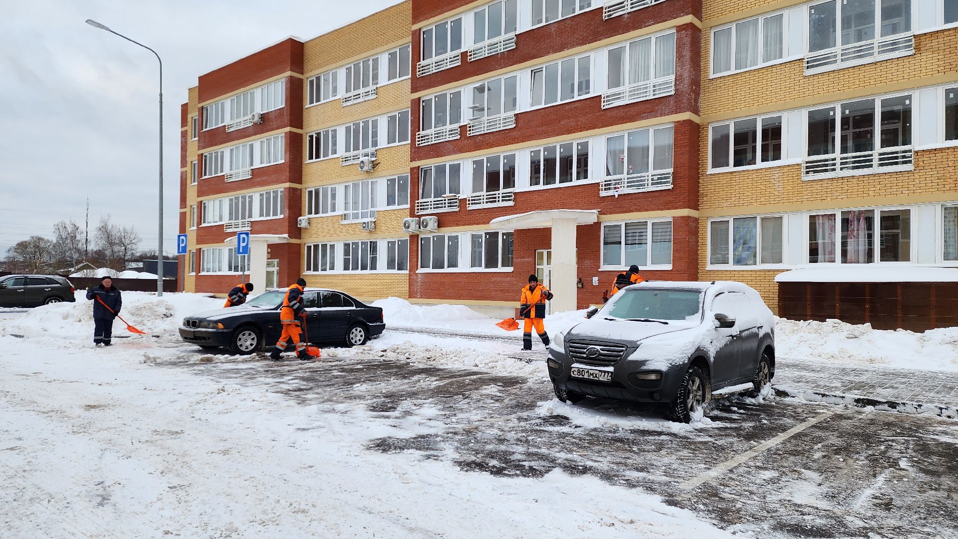 уборка снега и наледи, дворовая территория, истра, вертикалки,