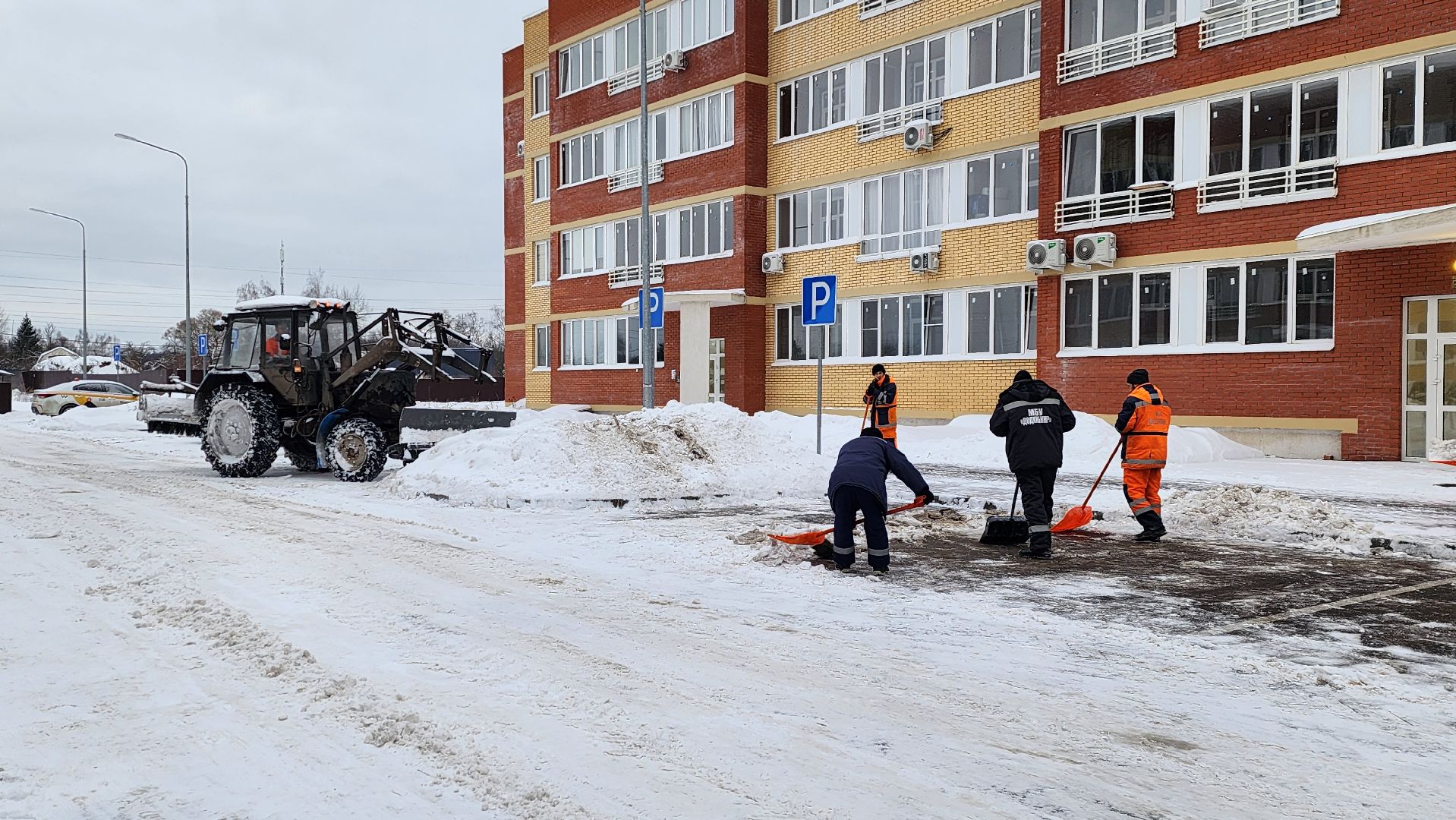уборка снега и наледи, дворовая территория, истра, вертикалки,