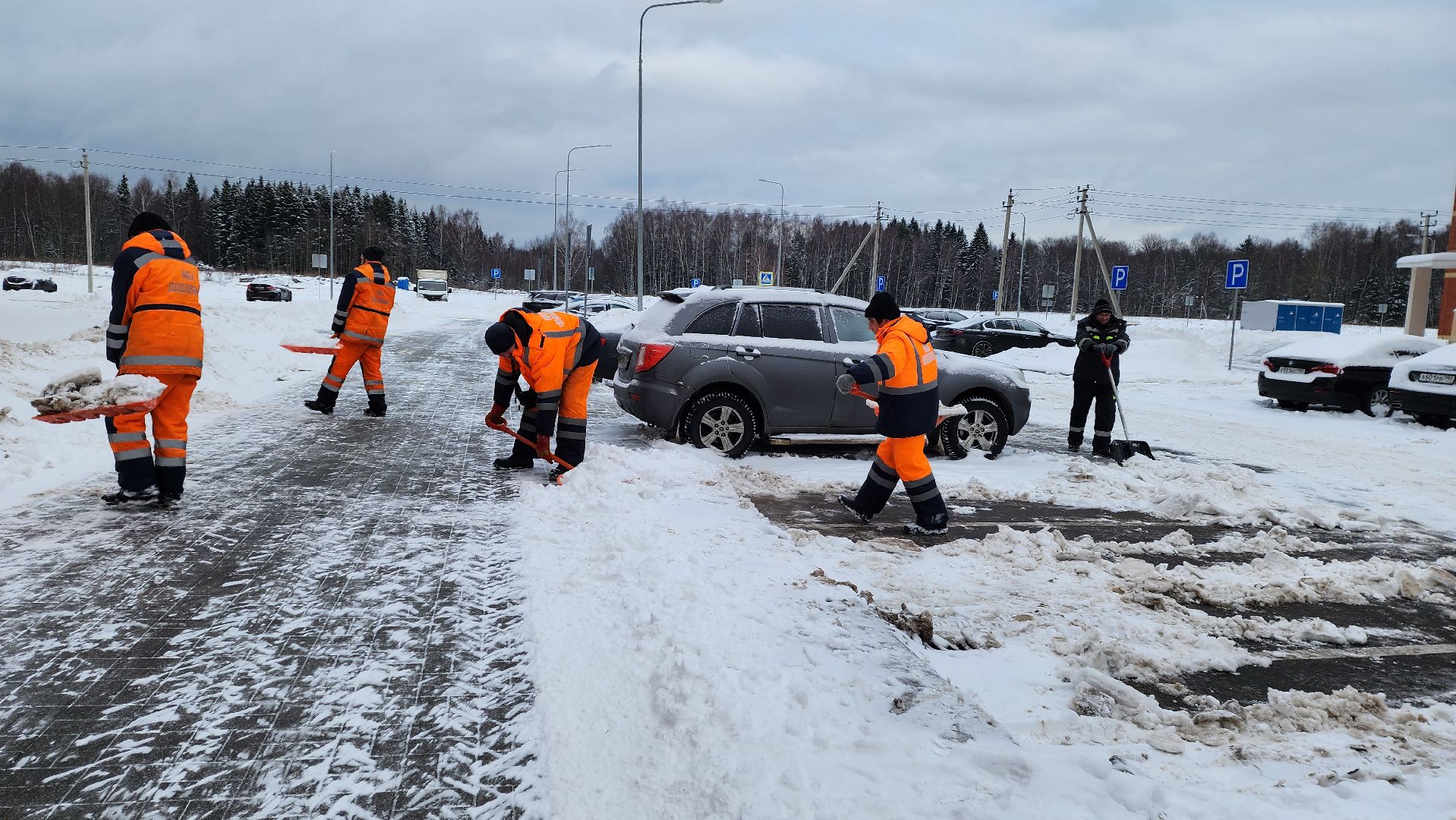 уборка снега и наледи, дворовая территория, истра, вертикалки,