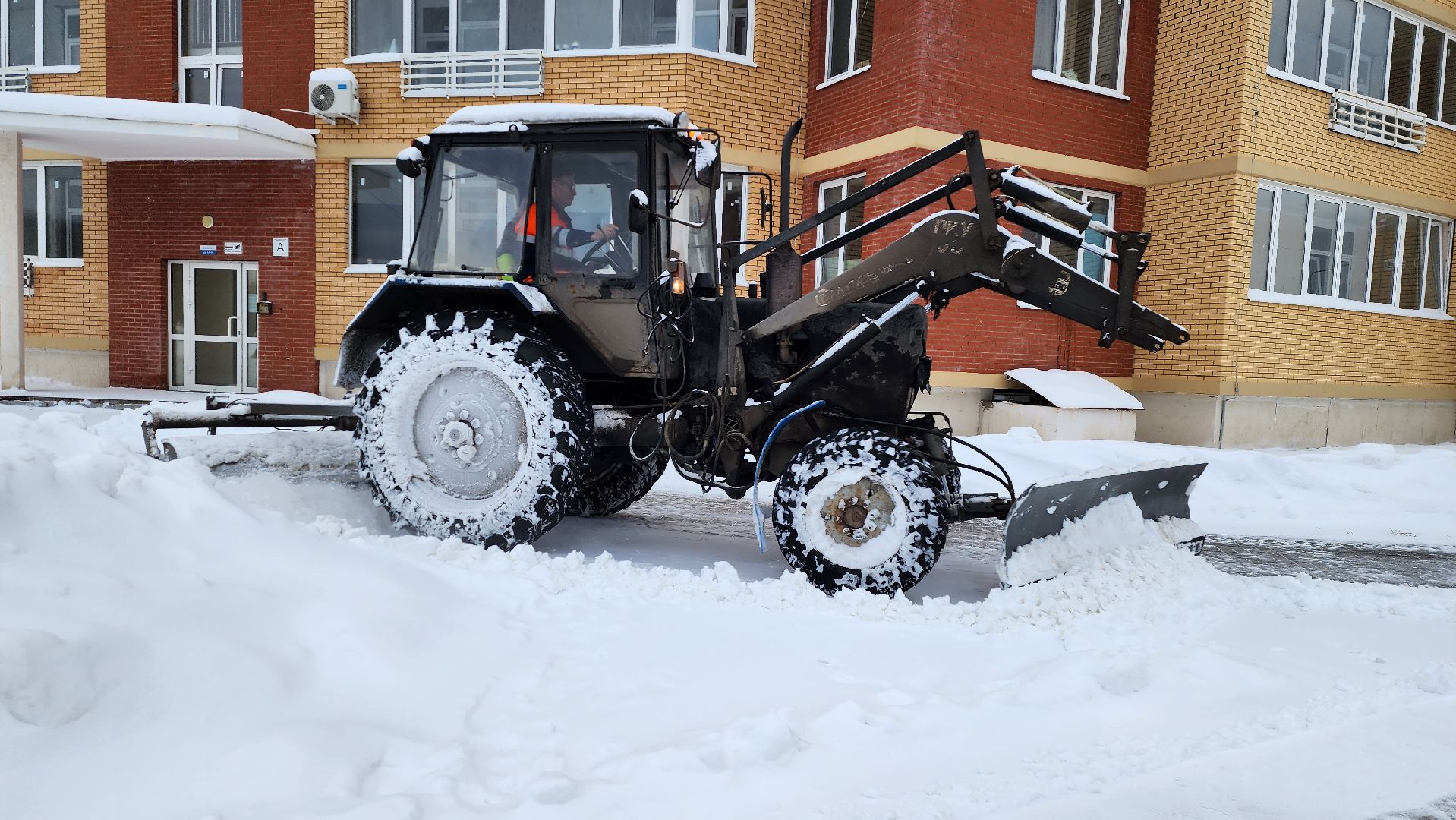 уборка снега и наледи, дворовая территория, истра, вертикалки,