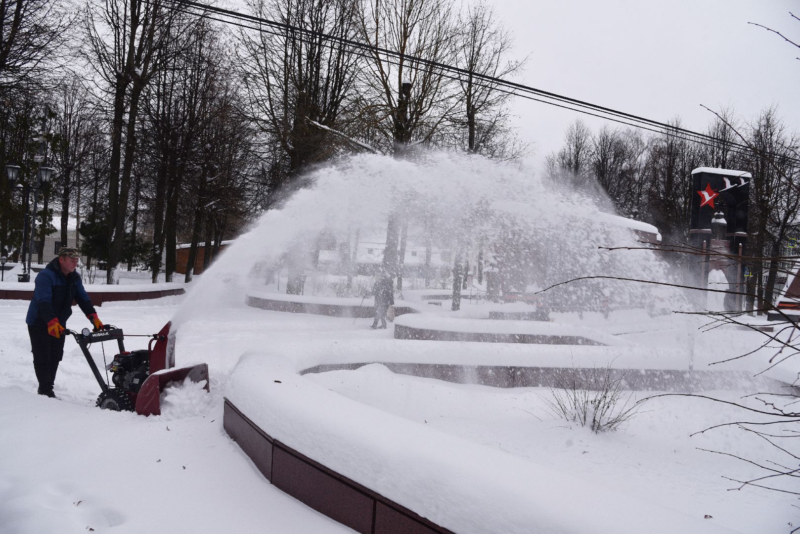 лотошино, сквер победы, добродел, уборка снега, благоустройство, вертикалки,