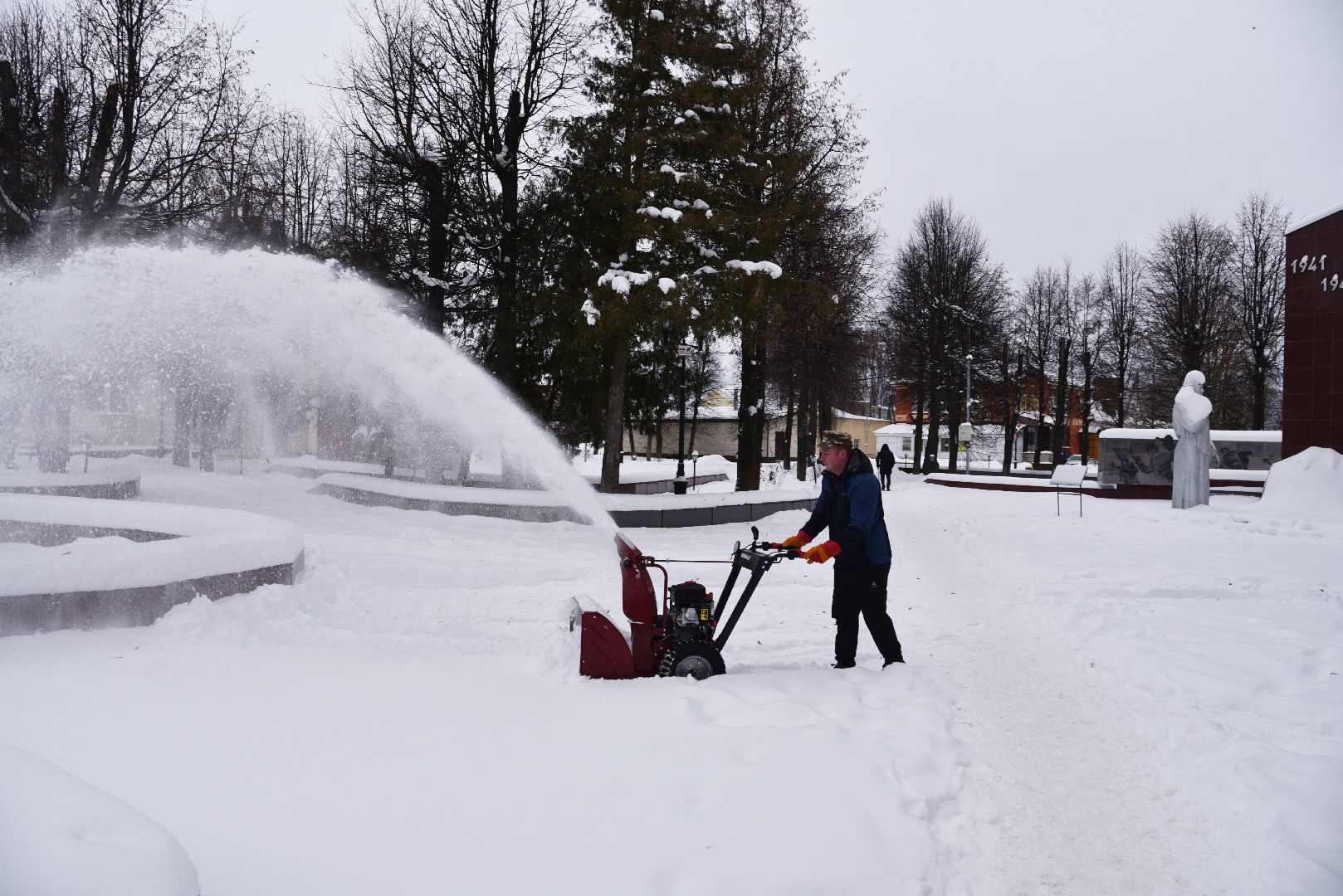 лотошино, сквер победы, добродел, уборка снега, благоустройство, вертикалки,