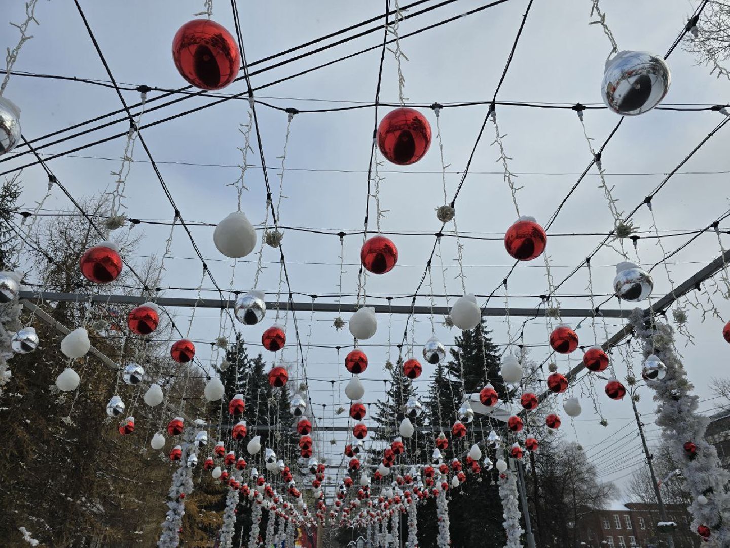 можайск, можайский городской округ, подмосковье, новый год, украшение города, новогодние огни, новогодние елки, праздник, зима, благоустройство, вертикалки,