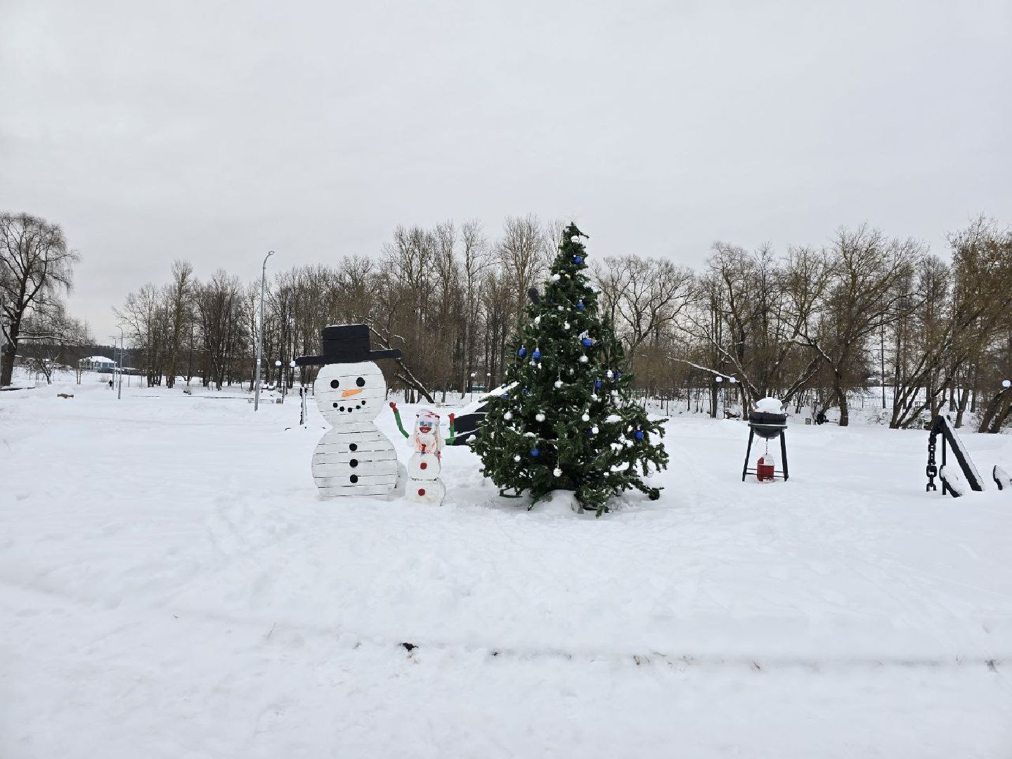 можайск, можайский городской округ, подмосковье, парк ривьера, городской парк, новый год, украшение парка, зима в подмосковье, праздник, благоустройство, вертикалки,