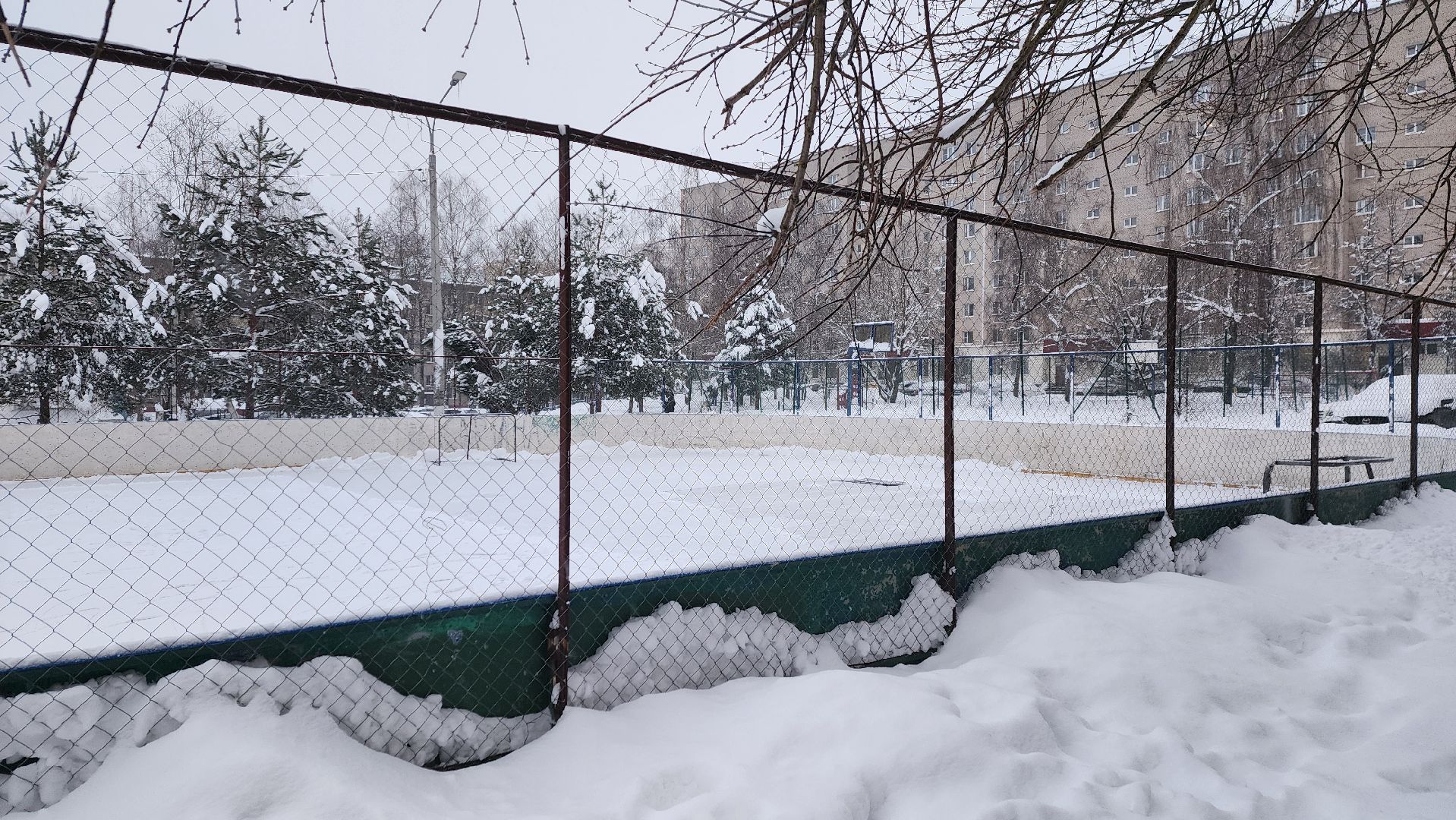 Солнечногорск, вертикалки, каток во дворе, зима в подмосковье,