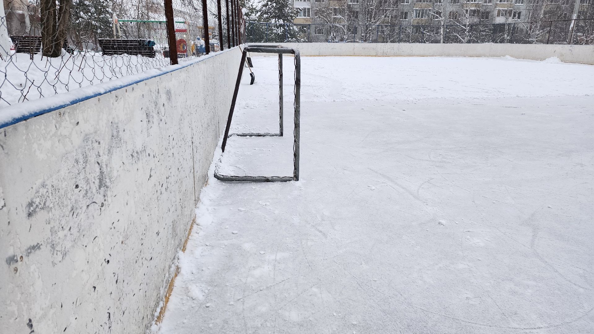 Солнечногорск, вертикалки, каток во дворе, зима в подмосковье,