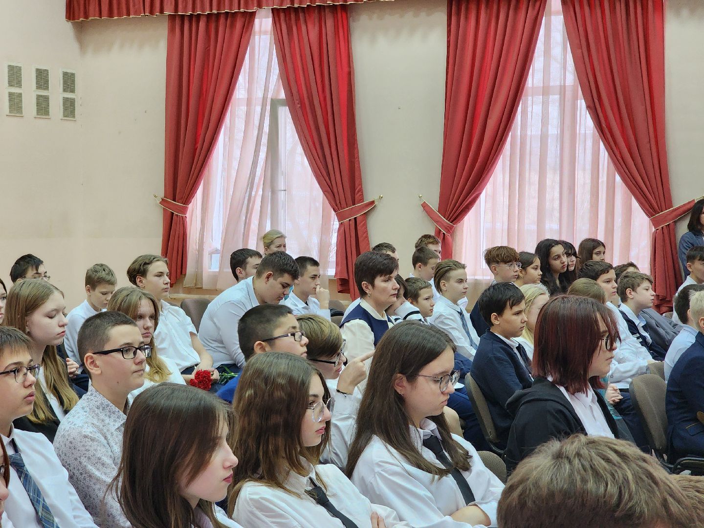 парта героя, гимназия, орден мужества, память, участник сво,