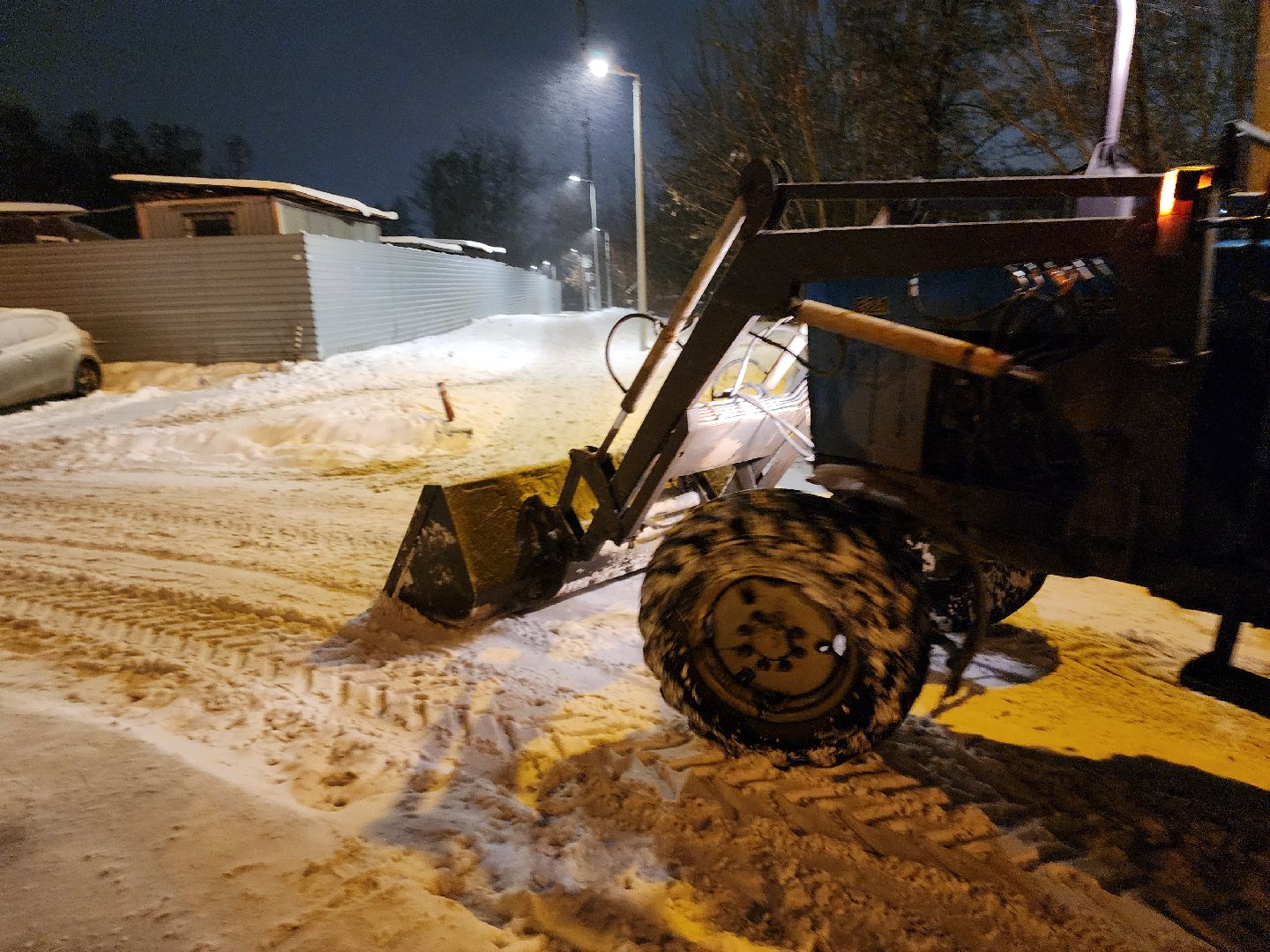 снег, снегопад, уборка, уборка снега, уборка снега трактором, тракторы, вертикалки,