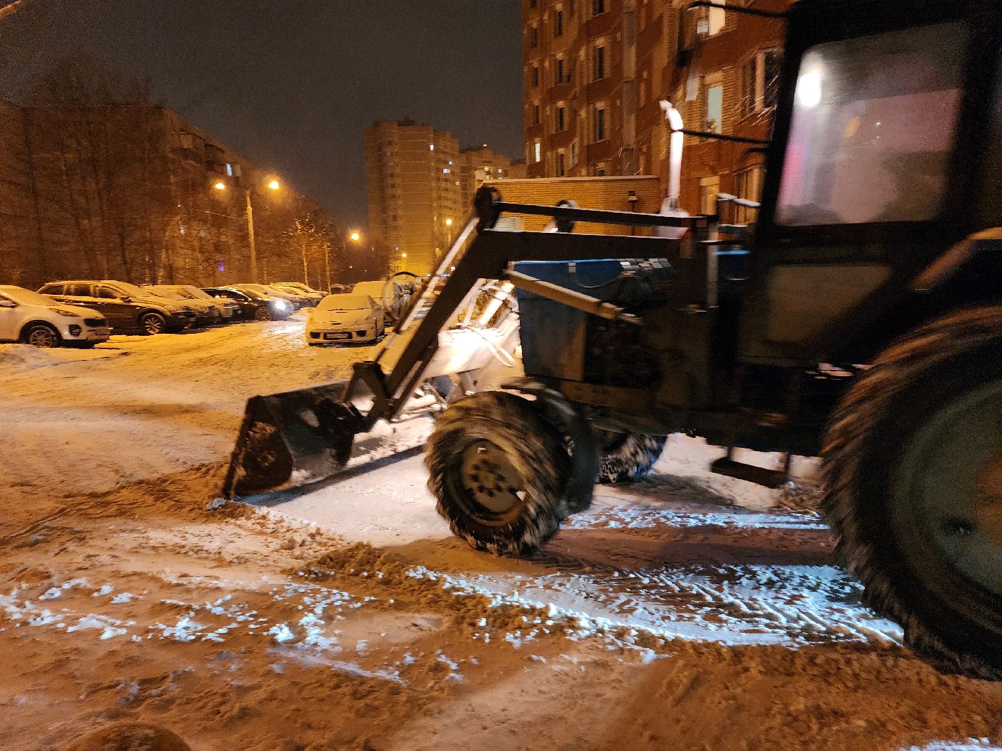 снег, снегопад, уборка, уборка снега, уборка снега трактором, тракторы, вертикалки,