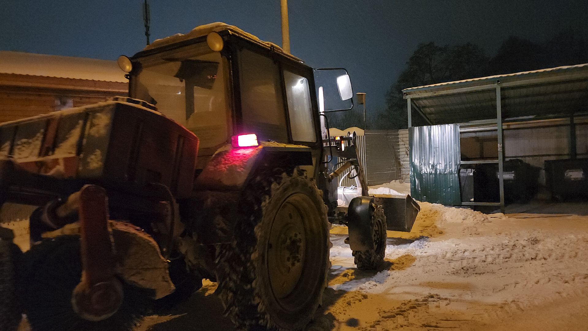 снег, снегопад, уборка, уборка снега, уборка снега трактором, тракторы, вертикалки,