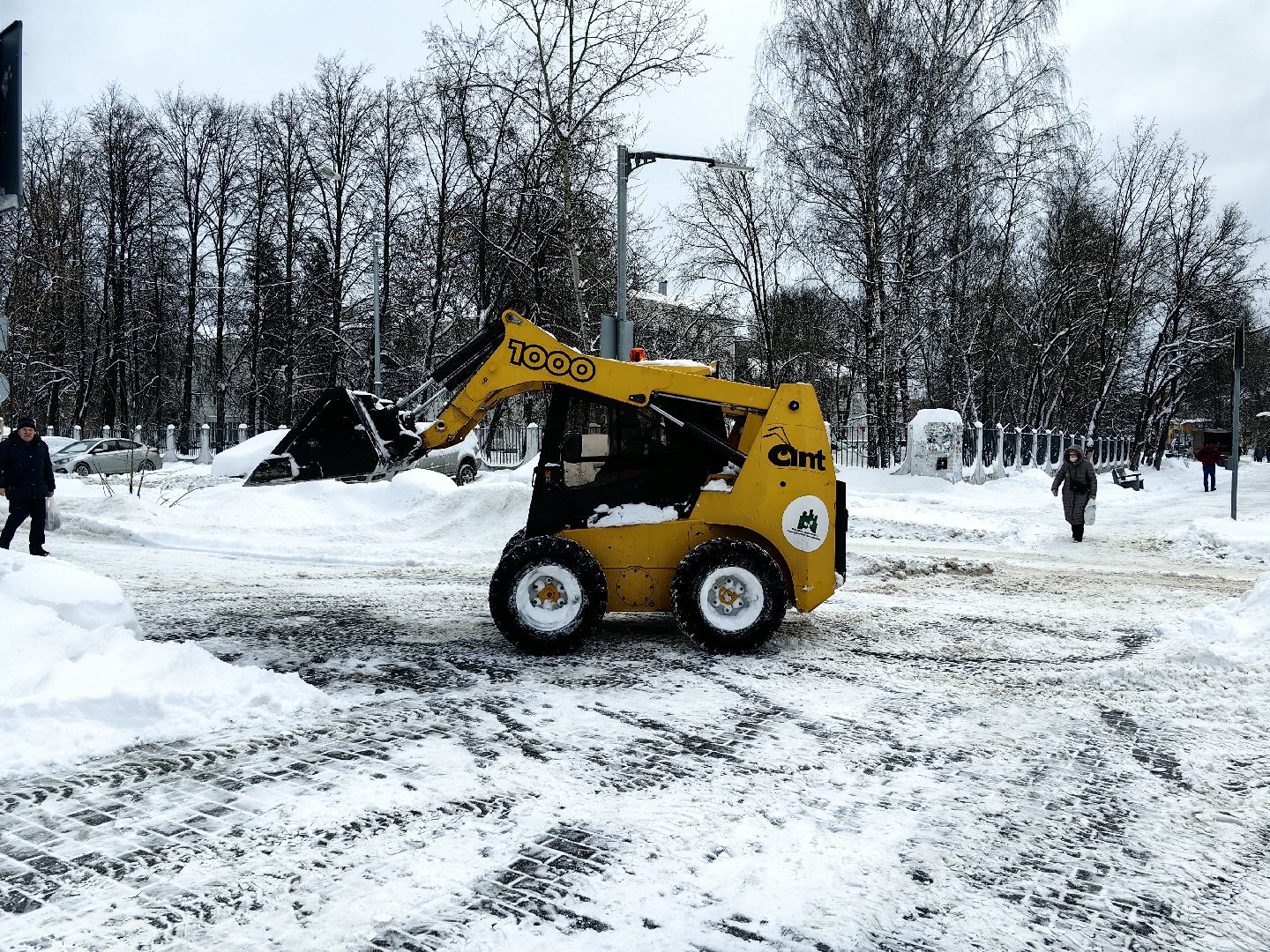 уборка улиц, снег, техника, мини-погрузчик, дворник, вертикалки