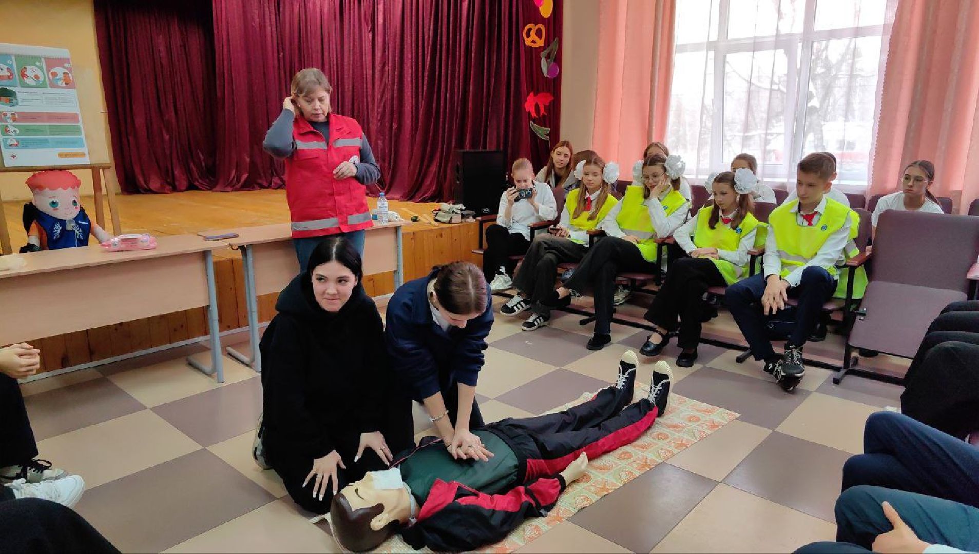 школа, Юные инспекторы движения, Регулировщик, Дорожная головоломка, первая помощь, красный крест, вертикалки